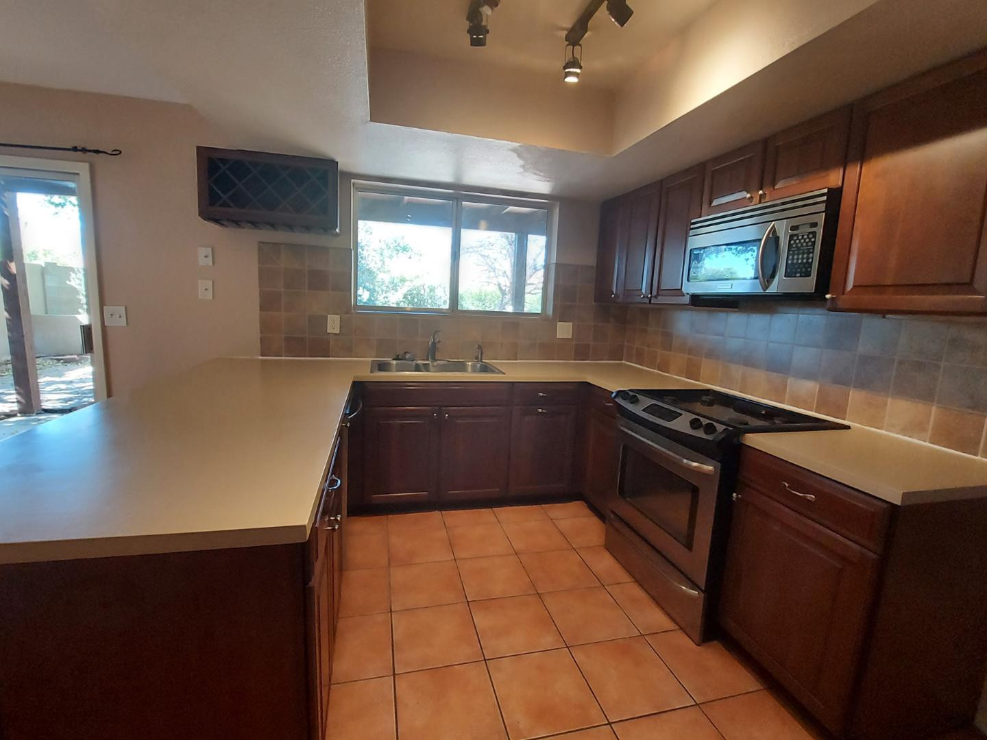 2604 Inverrary Drive