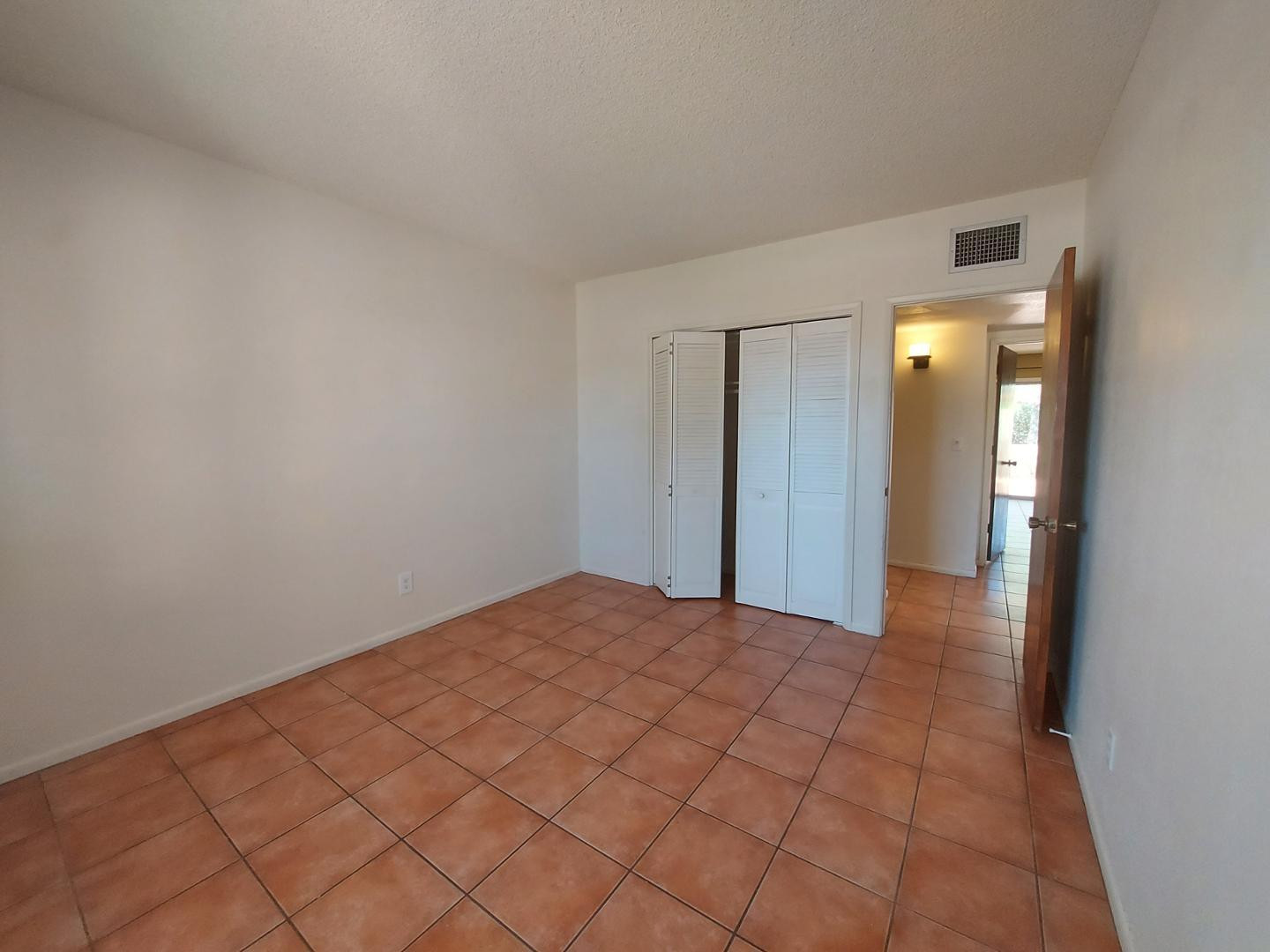 2604 Inverrary Drive