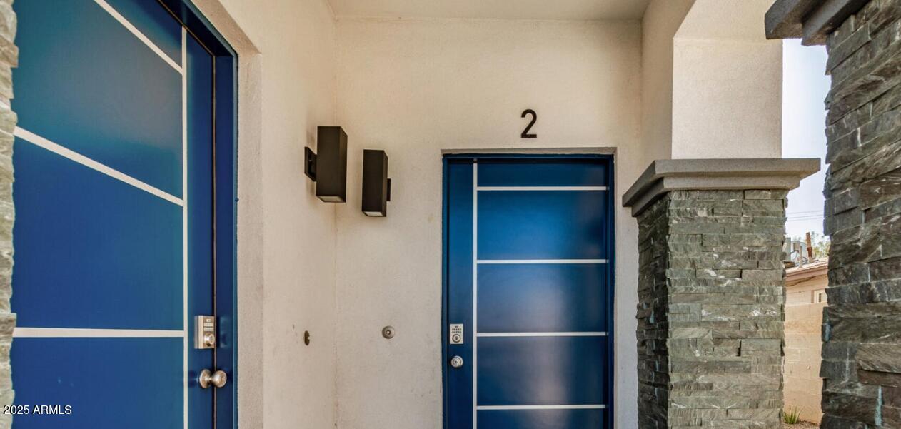 1305 E MADISON Street 3