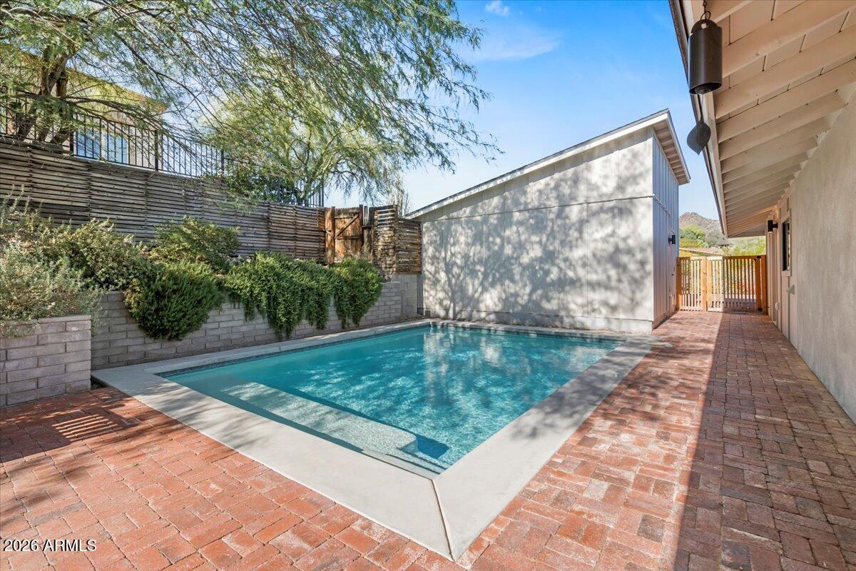 SHORT HILLS - Residential