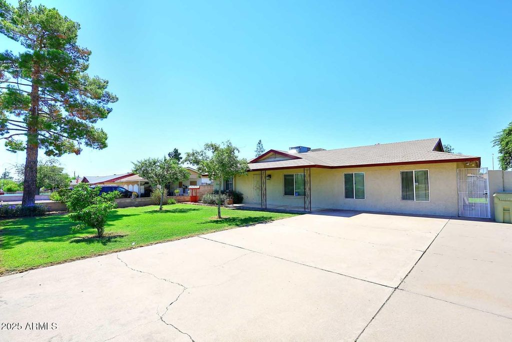 Photo of 8334 N 55th Avenue, Glendale, AZ 85302 (MLS # 6924331)