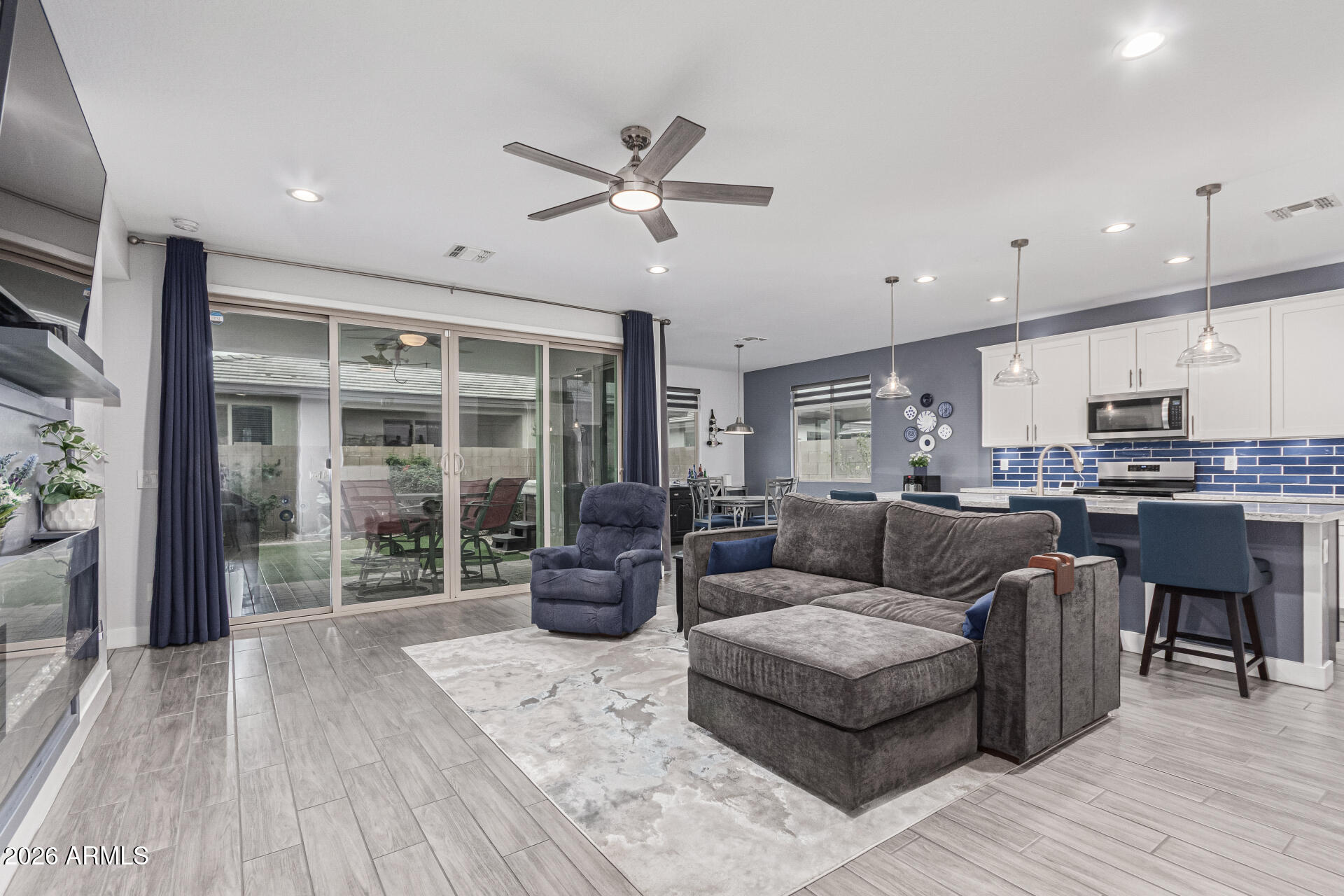 9757 E SUBURBAN Drive