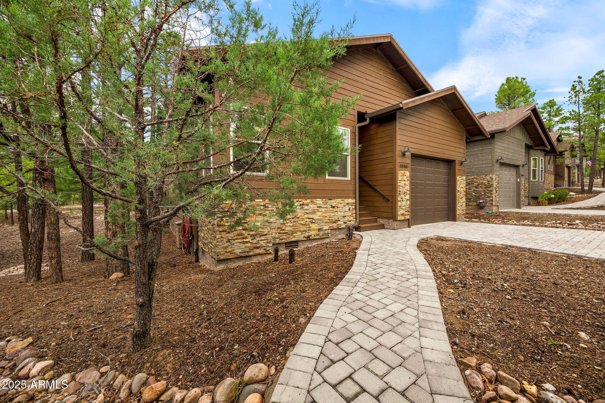 3080 W BLACK OAK Loop