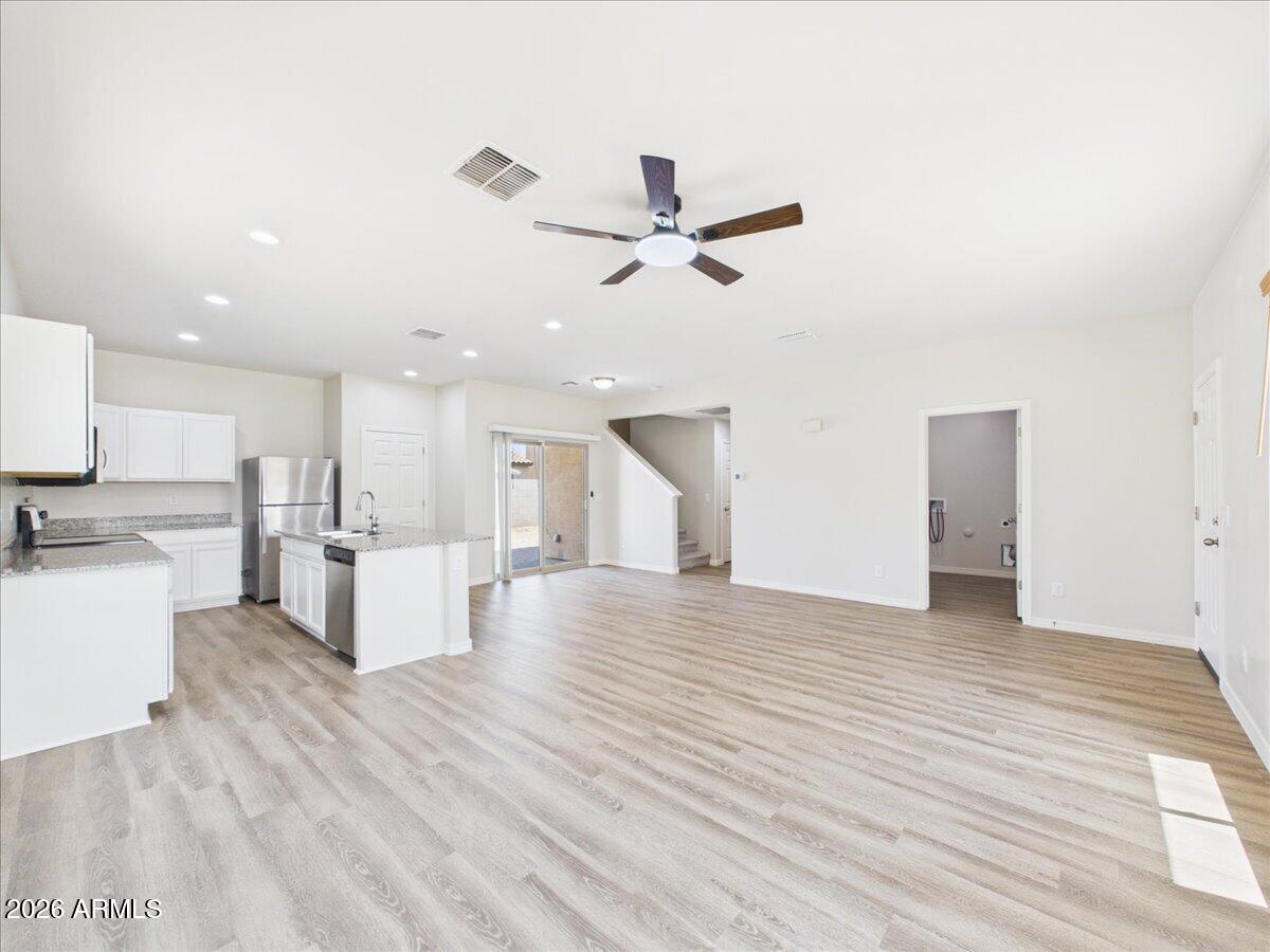 810 W RAYMOND Street