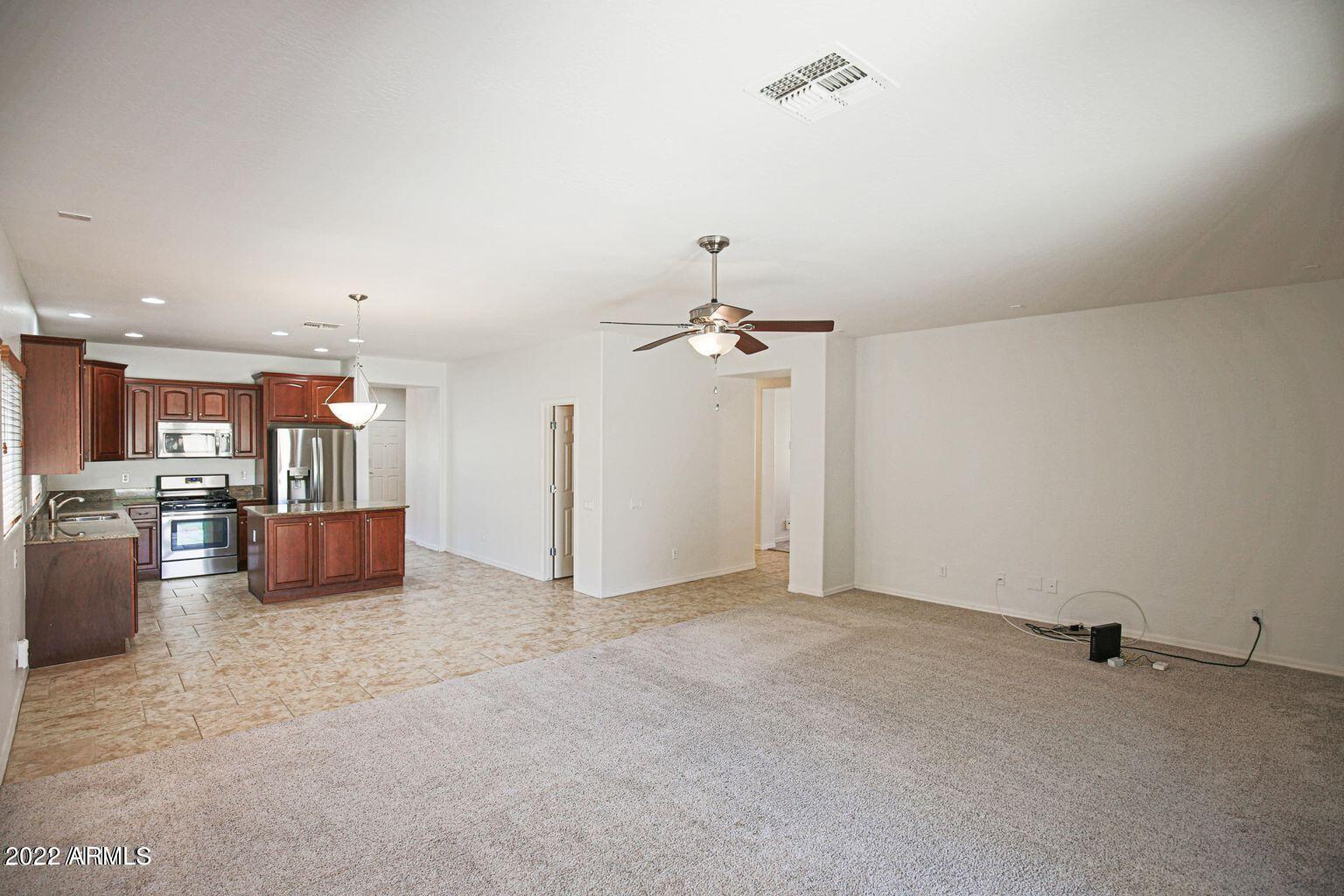 27015 N 52ND Glen