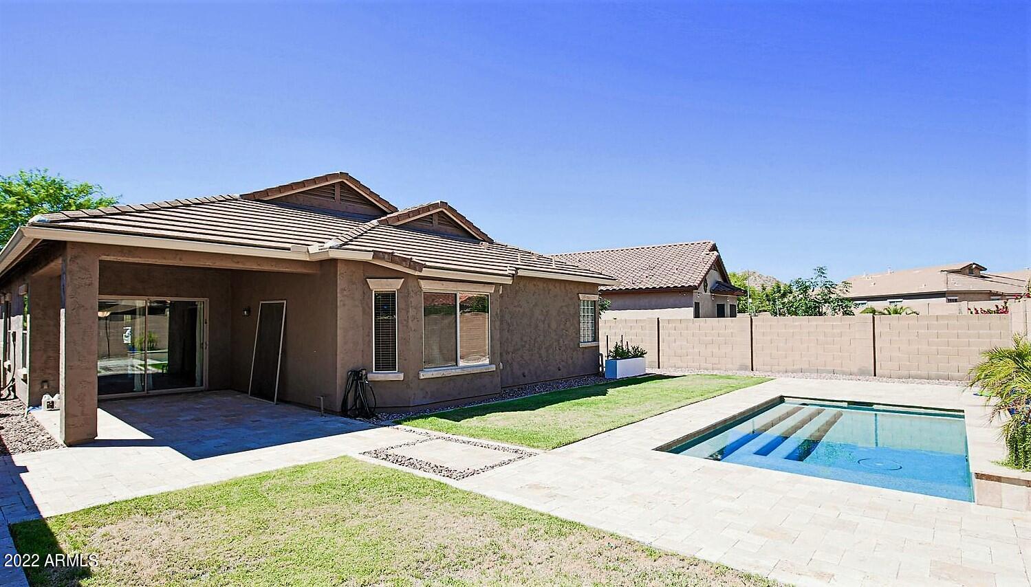 27015 N 52ND Glen