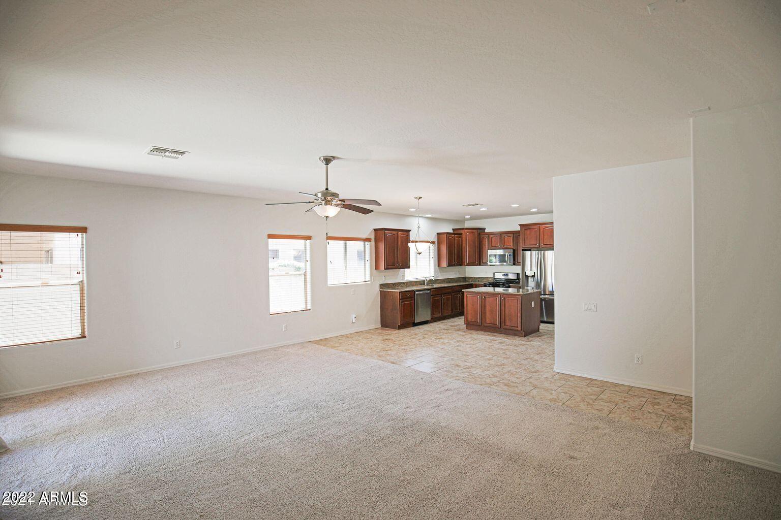 27015 N 52ND Glen