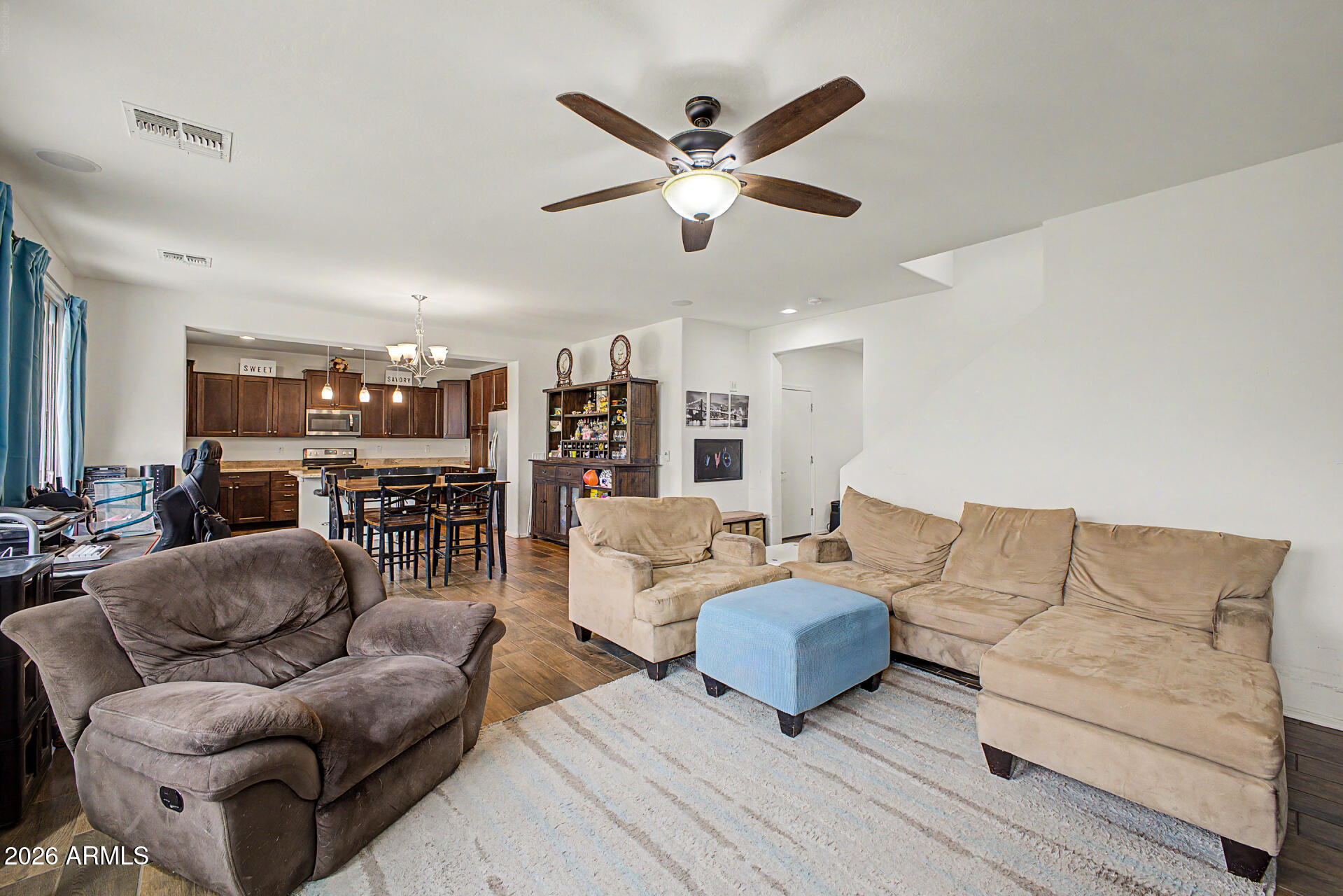 3135 E QUINCE Street