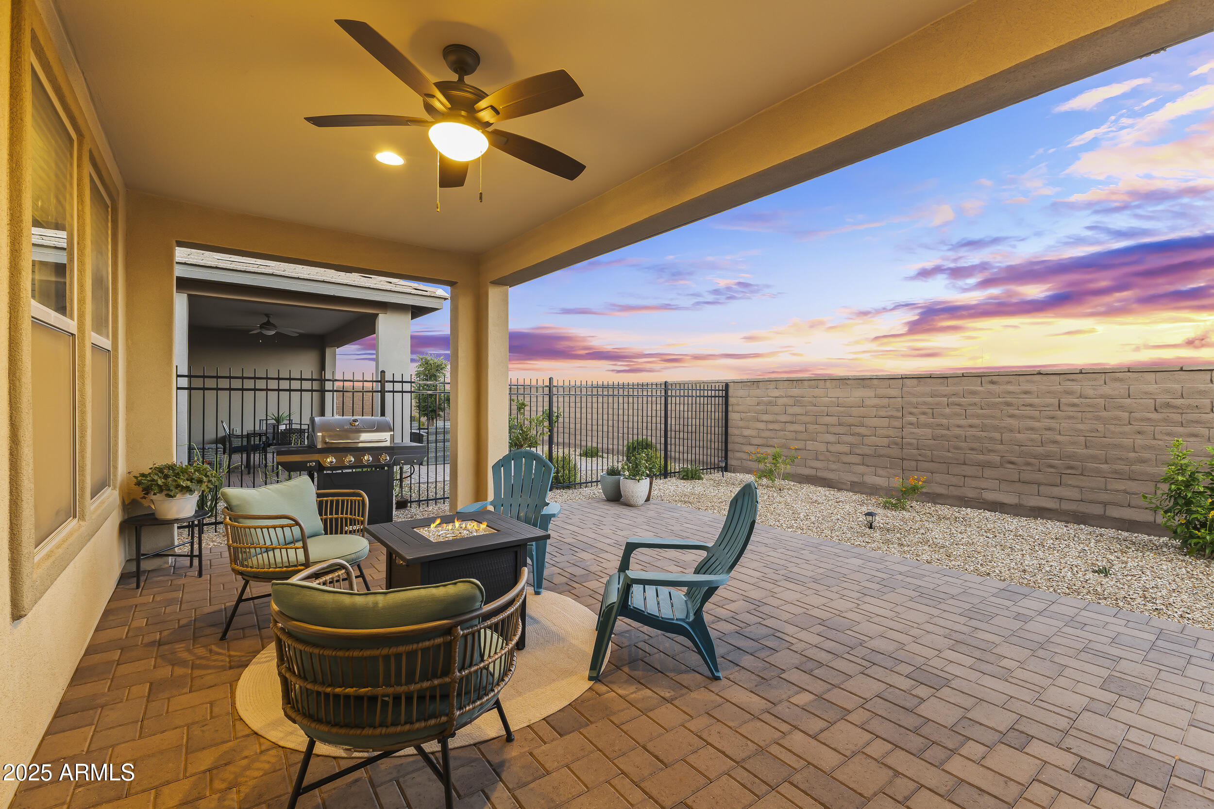 379 E LAS PUERTAS Lane