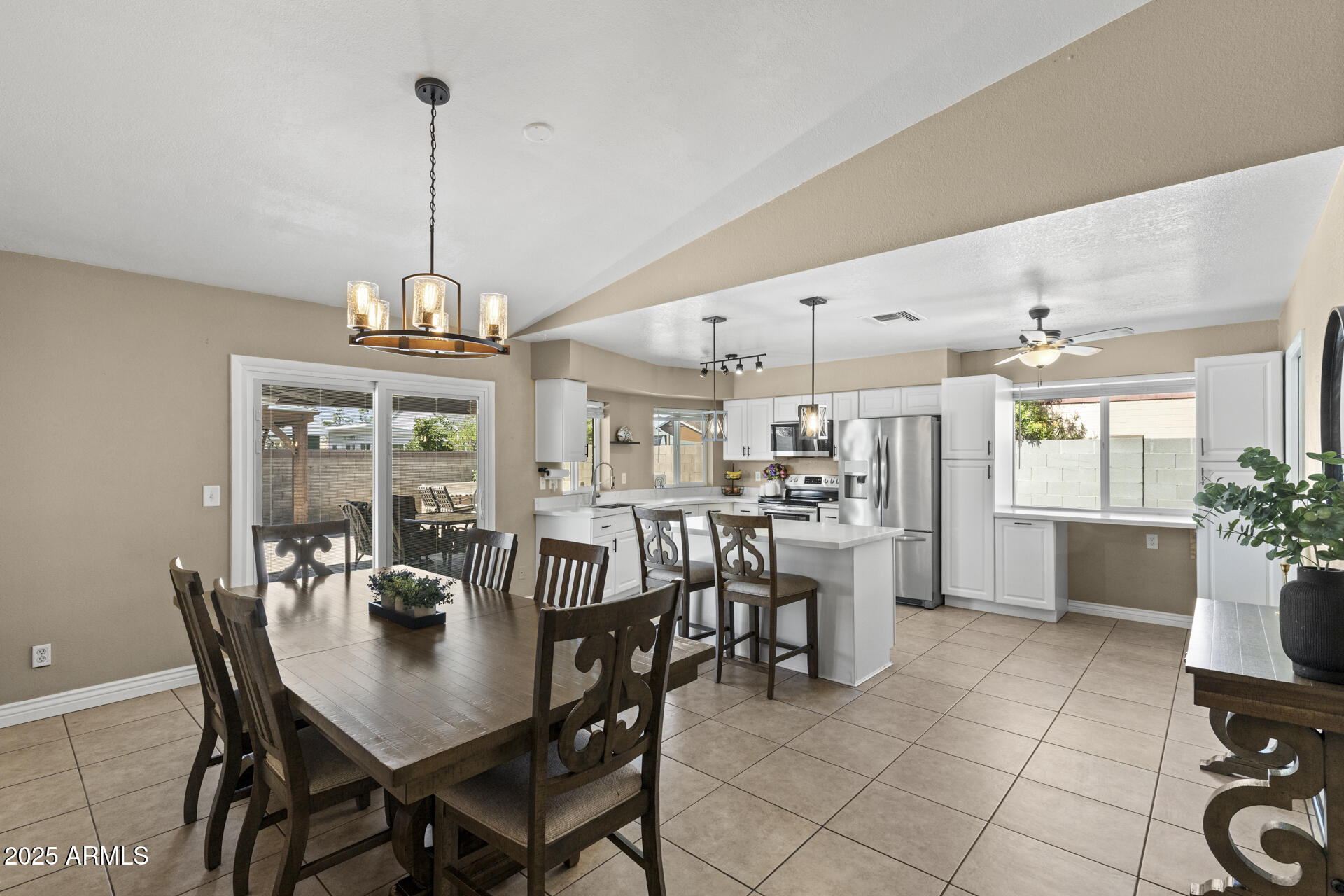 6605 W ALTADENA Avenue