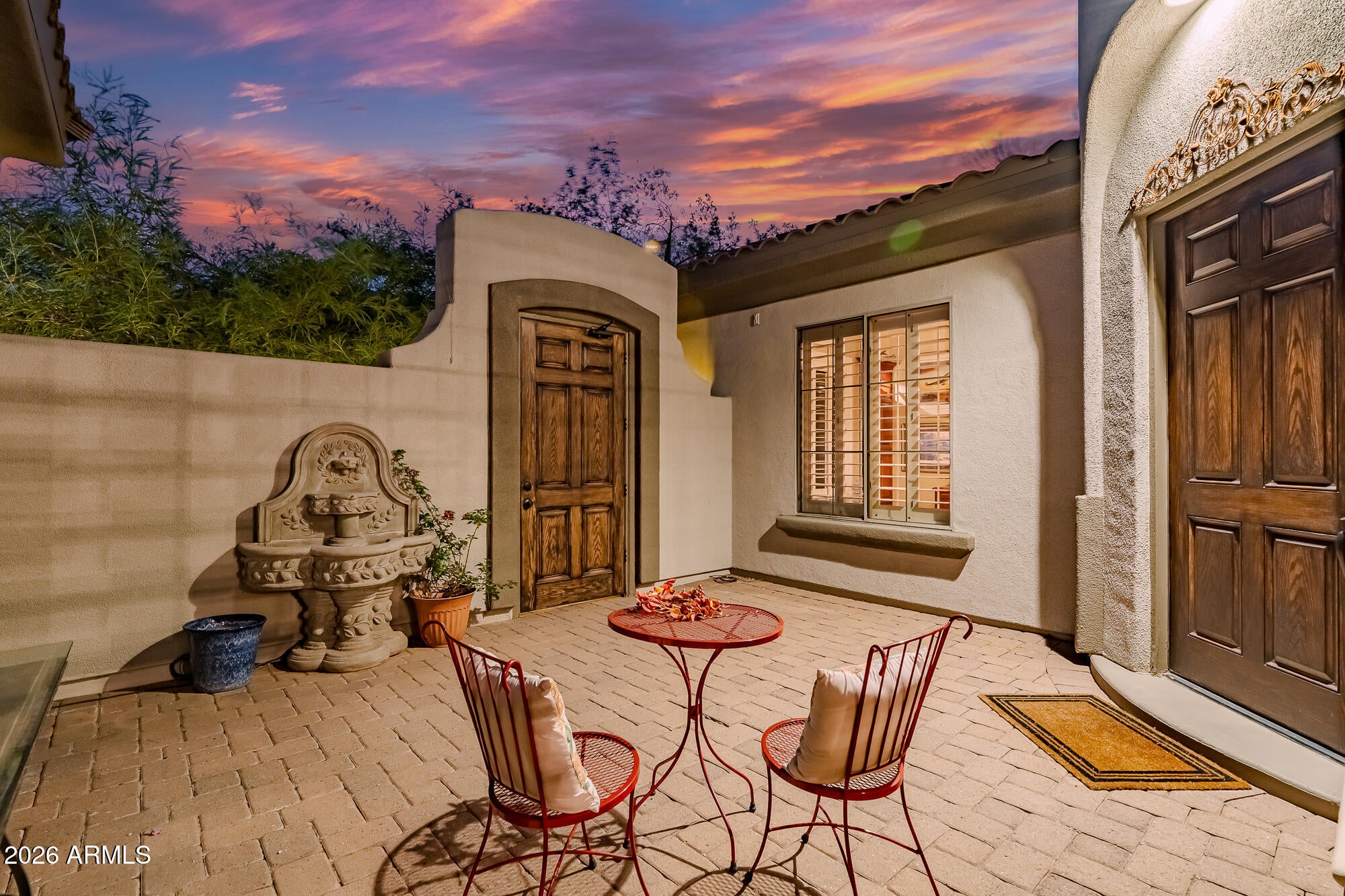 1813 W CAMARGO Court