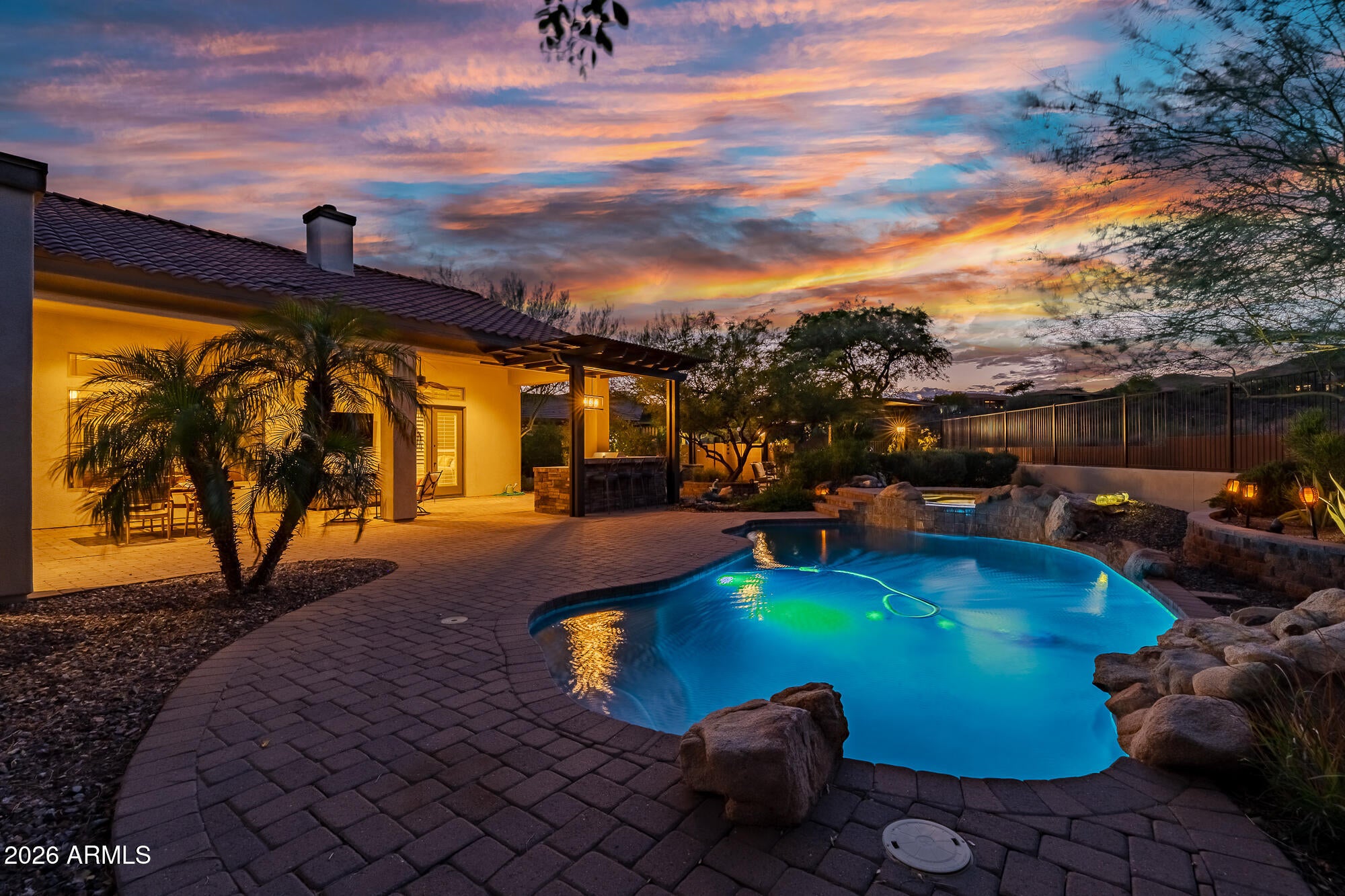 1813 W CAMARGO Court