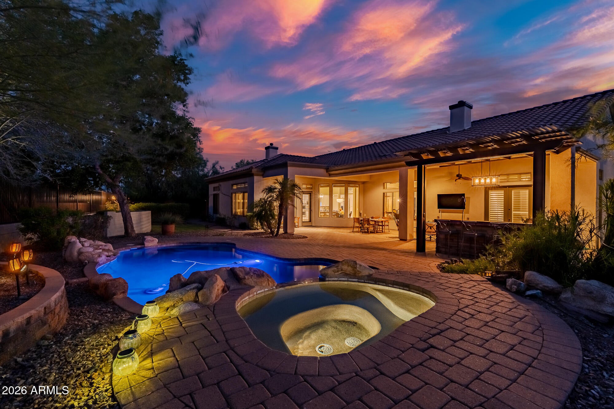 1813 W CAMARGO Court