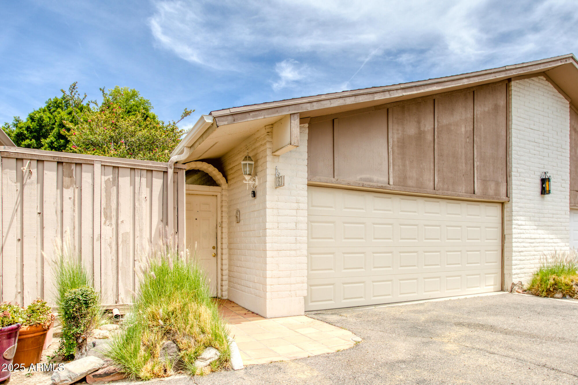 1550 N STAPLEY Drive 6