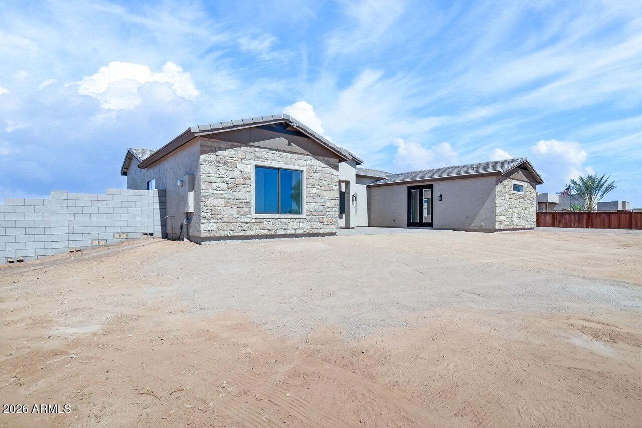 22606 W Laura Street