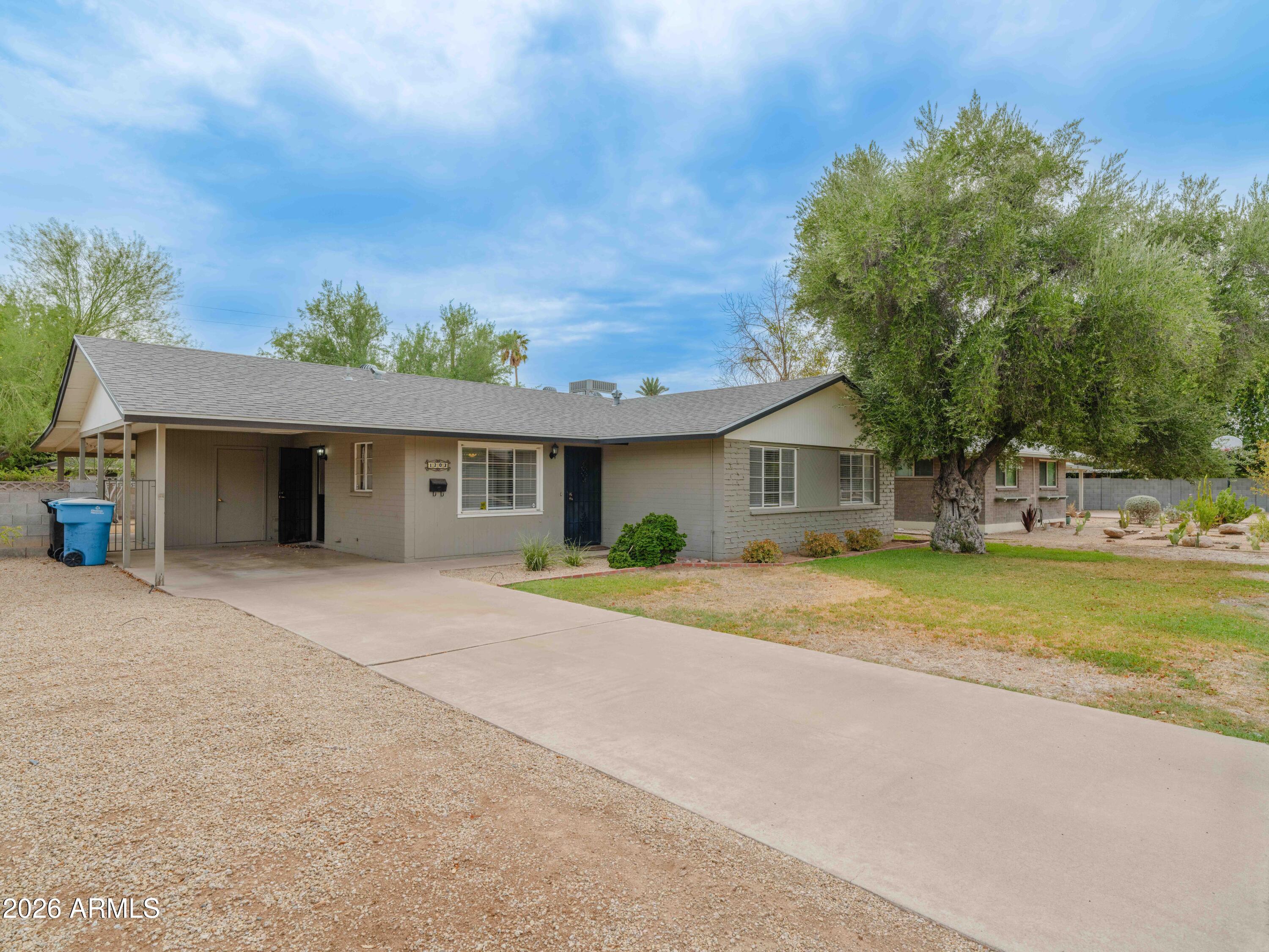 1203 W ORANGE Drive