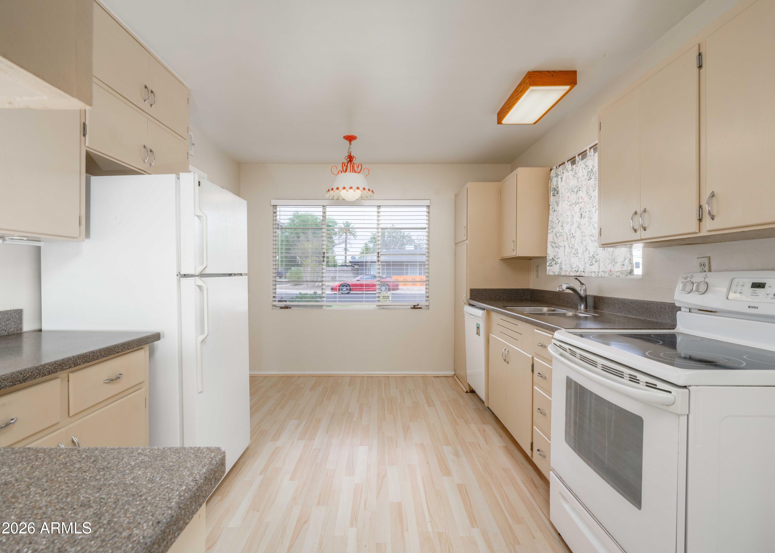 1203 W ORANGE Drive