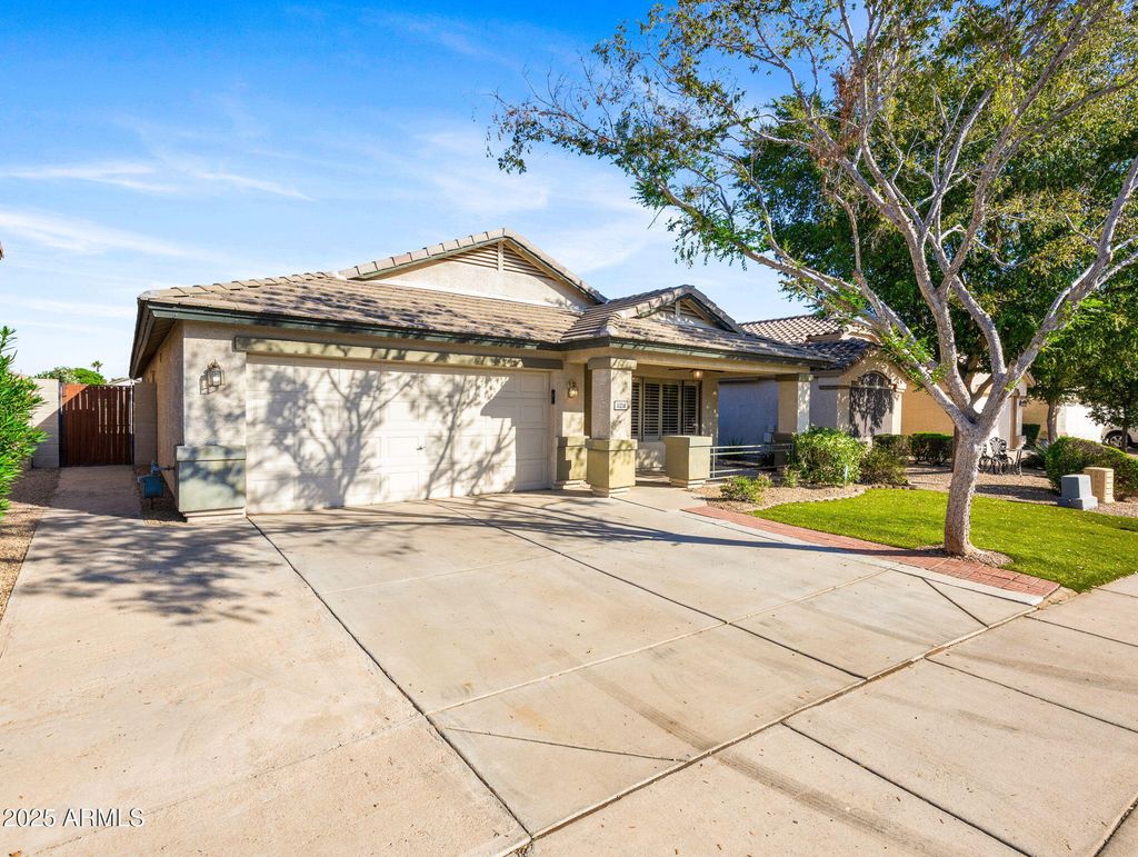 Photo of 11216 W Roanoke Avenue, Avondale, AZ 85392 (MLS # 6947699)