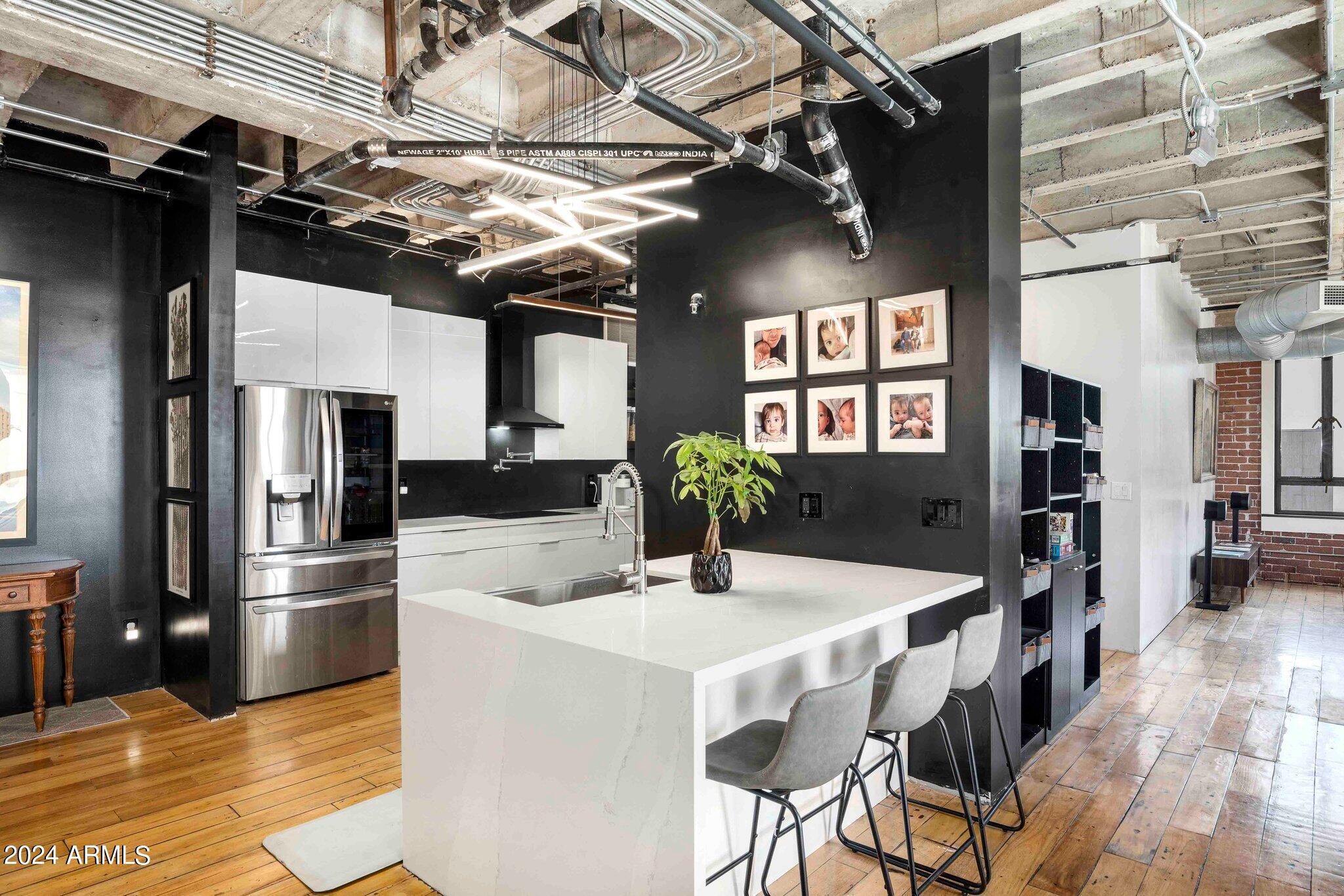 114 W ADAMS Street 808