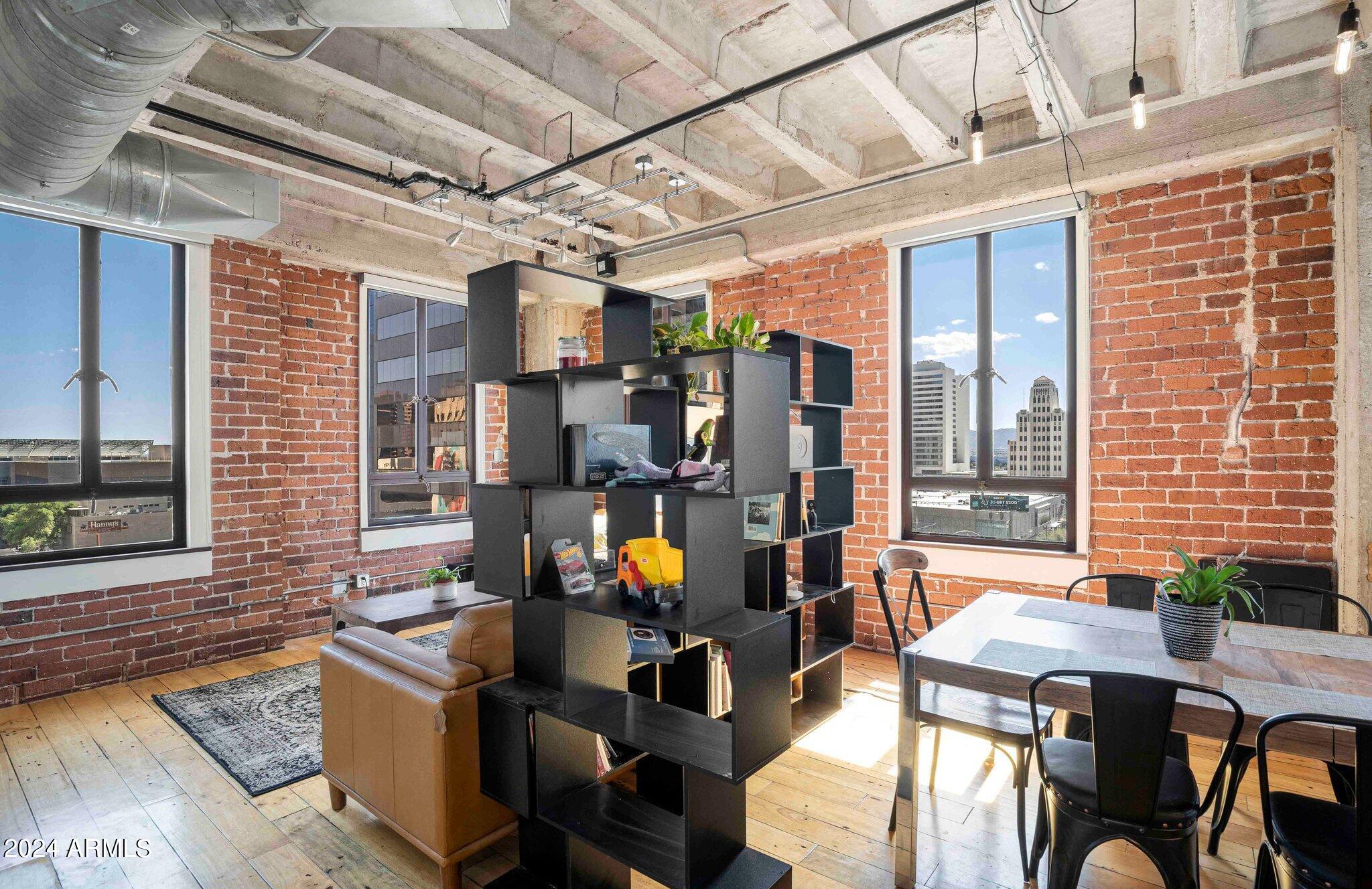 114 W ADAMS Street 808