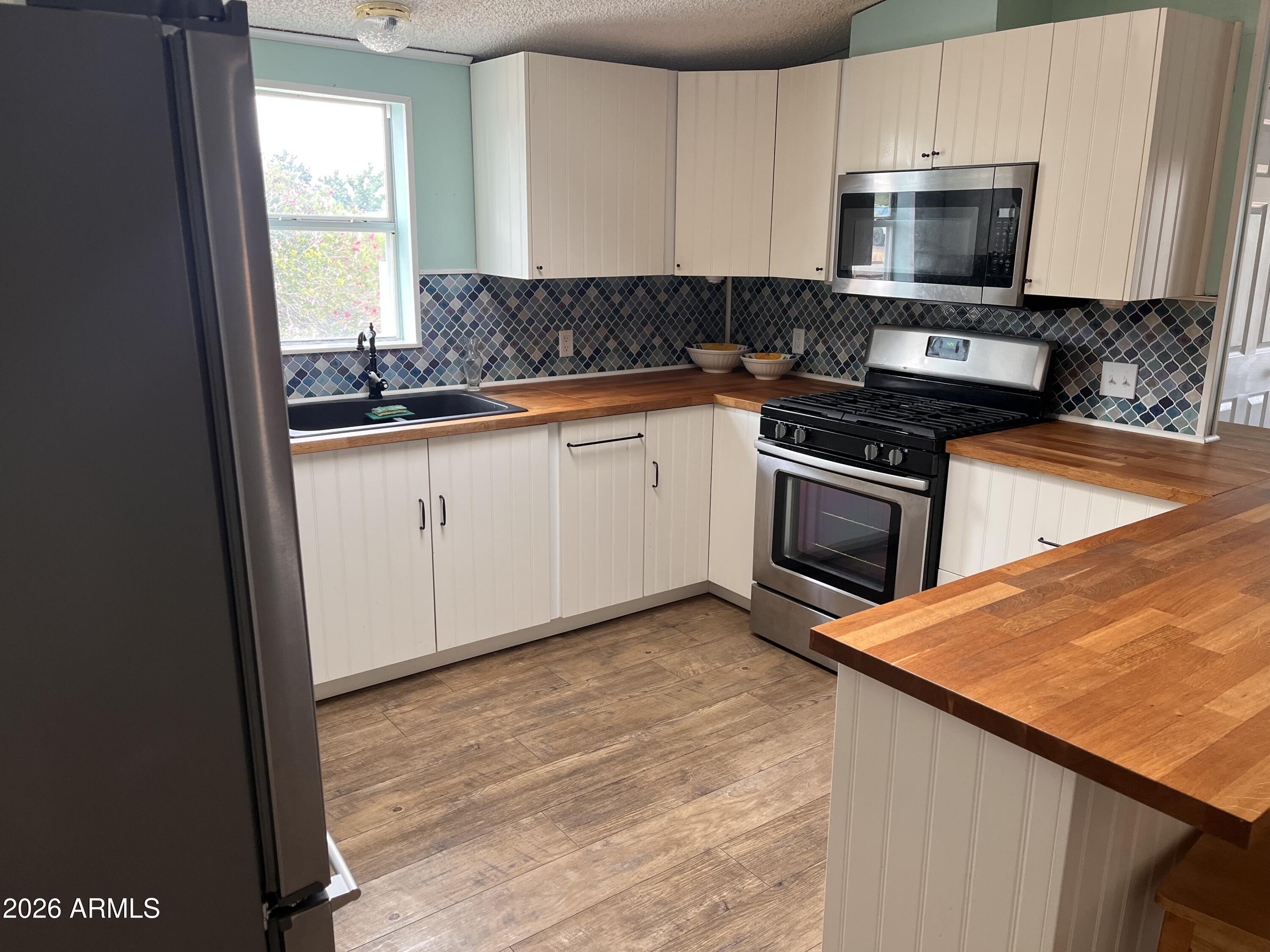 23152 W STAGHORN Lane