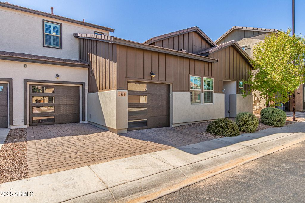 Photo of 1881 E Lantana Drive, Chandler, AZ 85286 (MLS # 6928509)