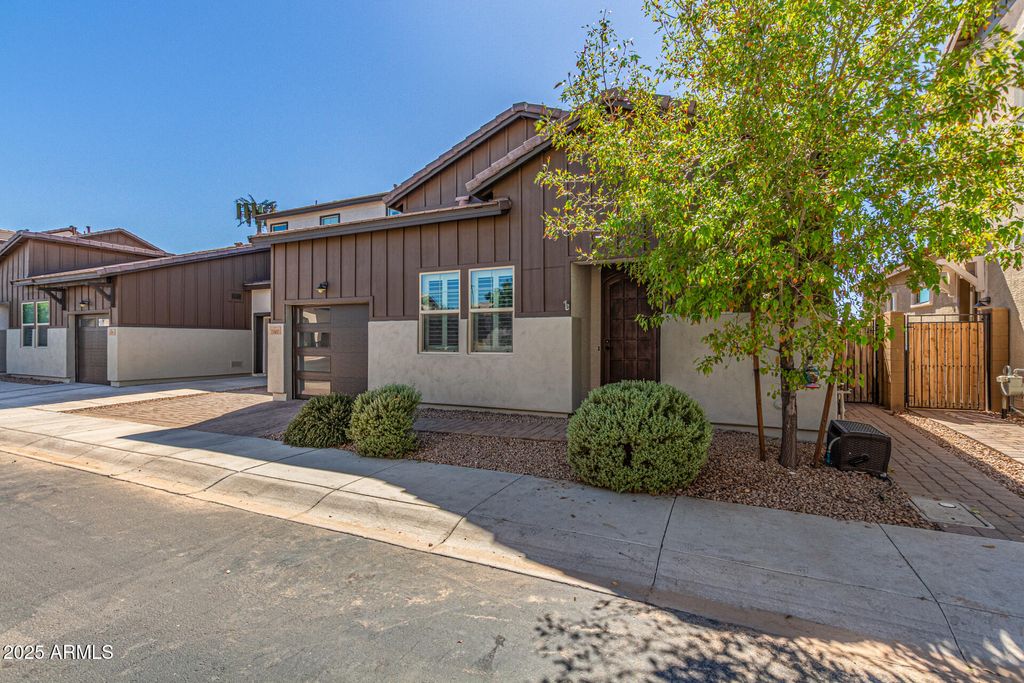 Photo of 1881 E Lantana Drive, Chandler, AZ 85286 (MLS # 6928509)