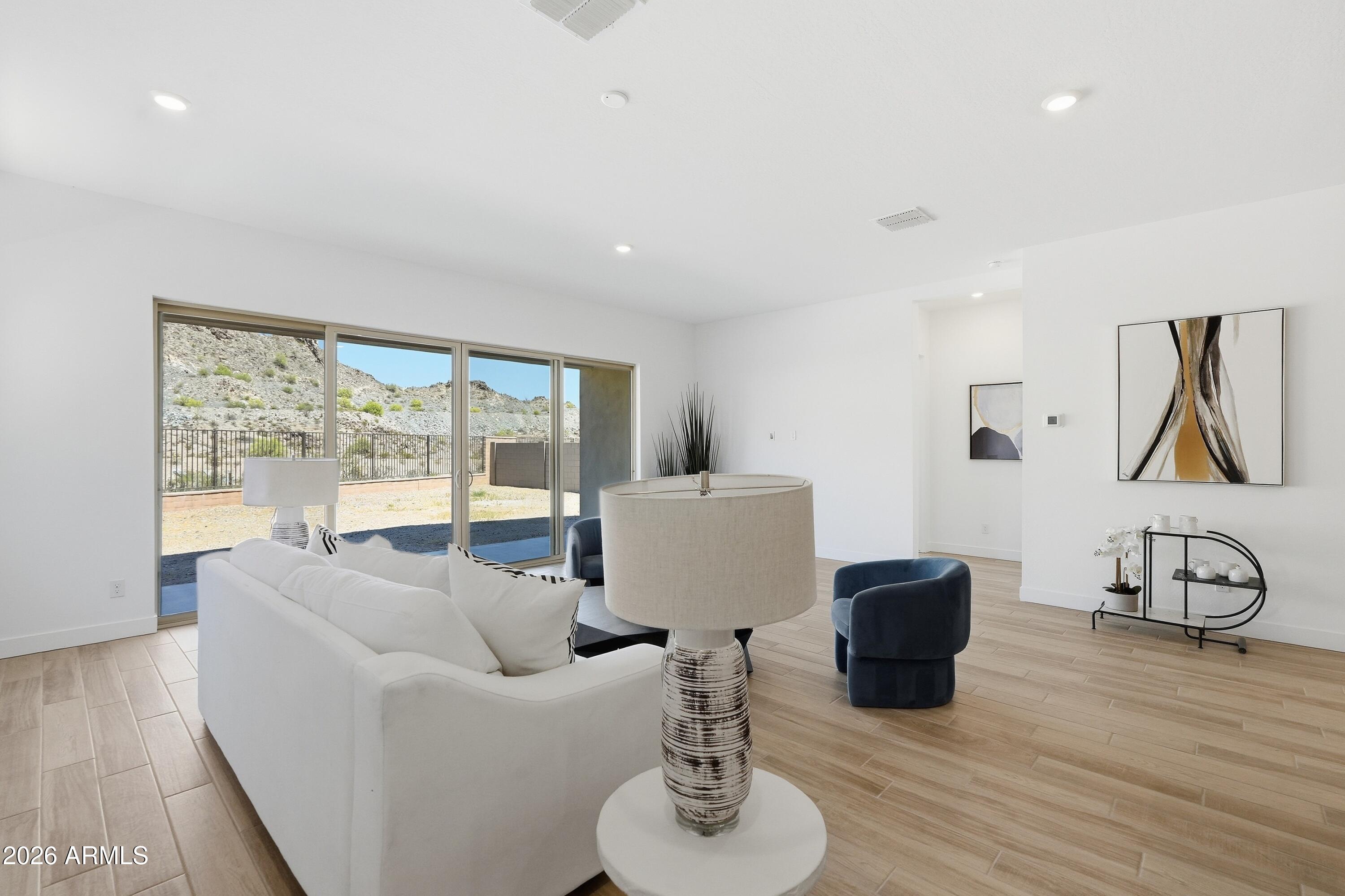 21262 W MARIPOSA Street