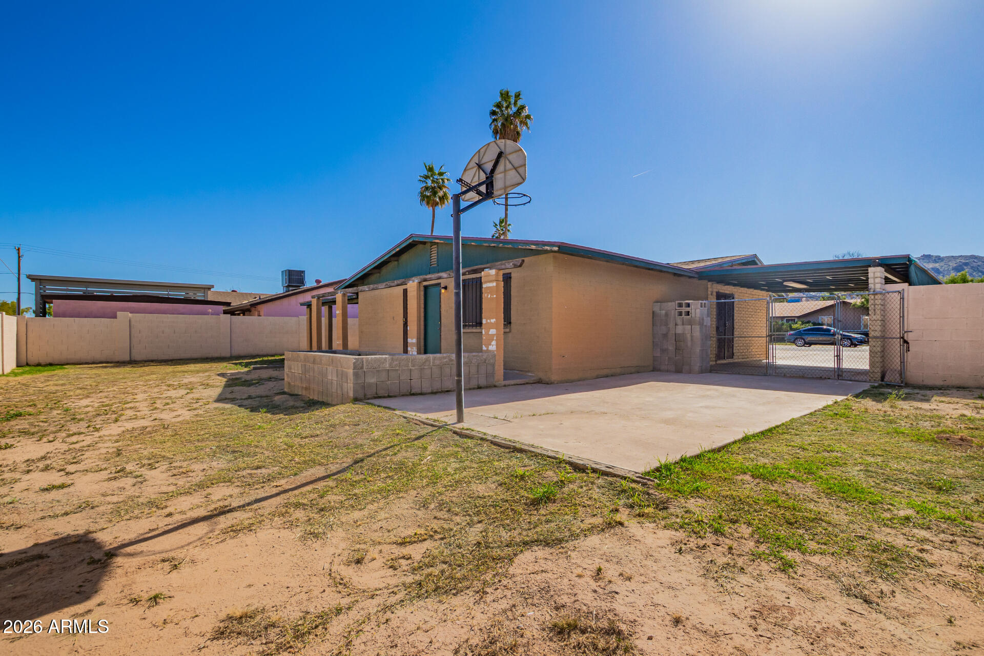 1136 E CALDWELL Street