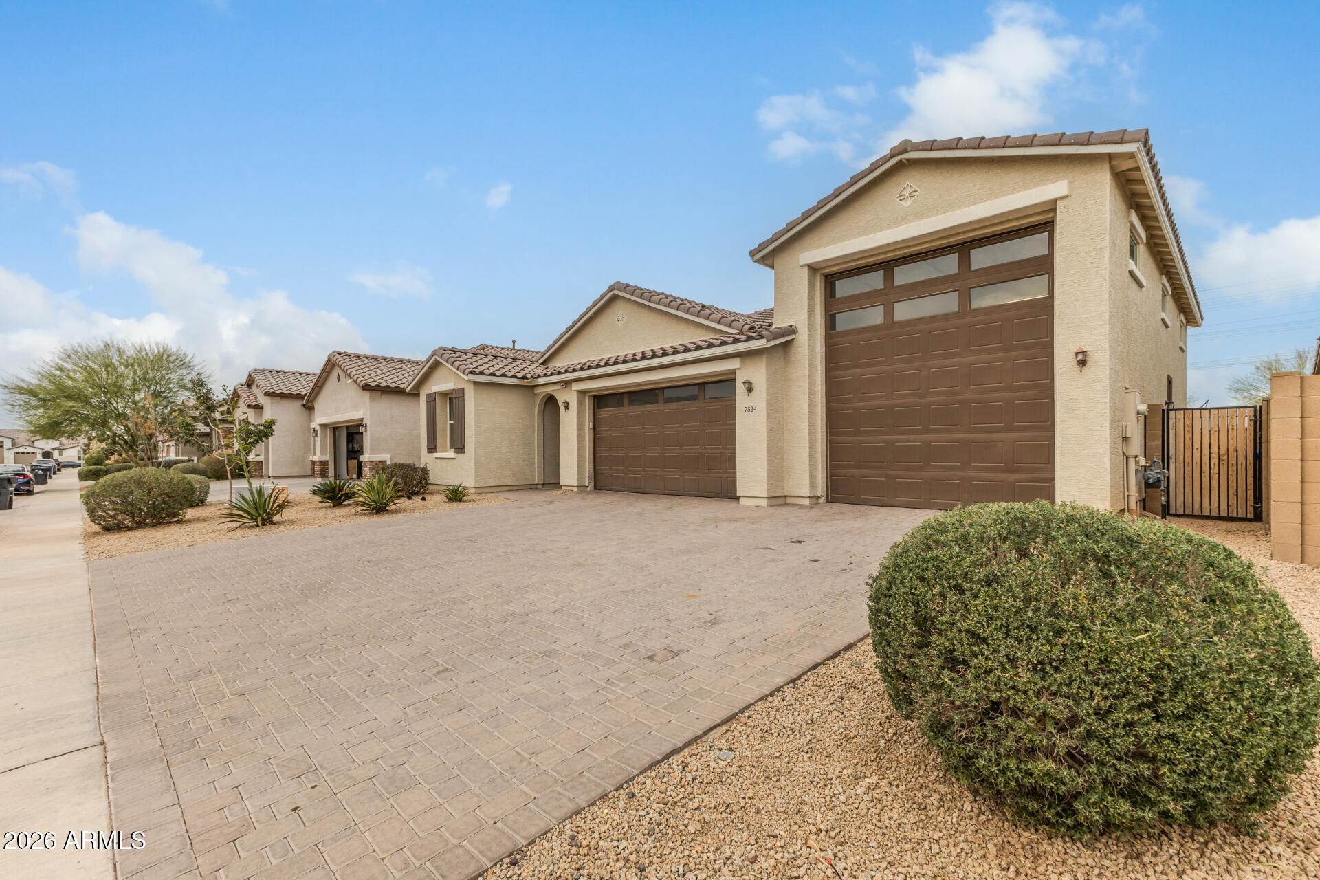 7524 W WARNER Street