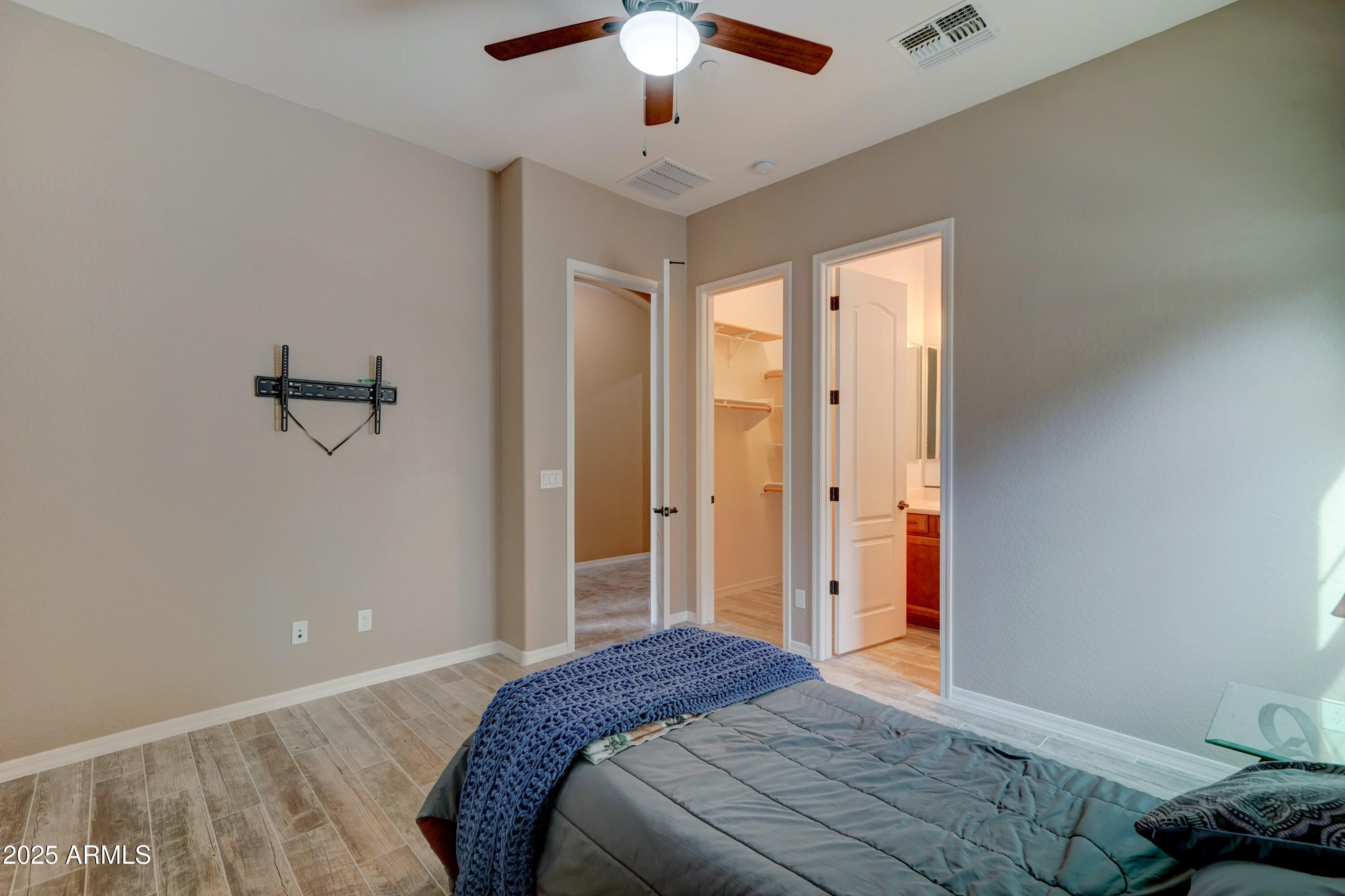 20552 W Carlton Manor