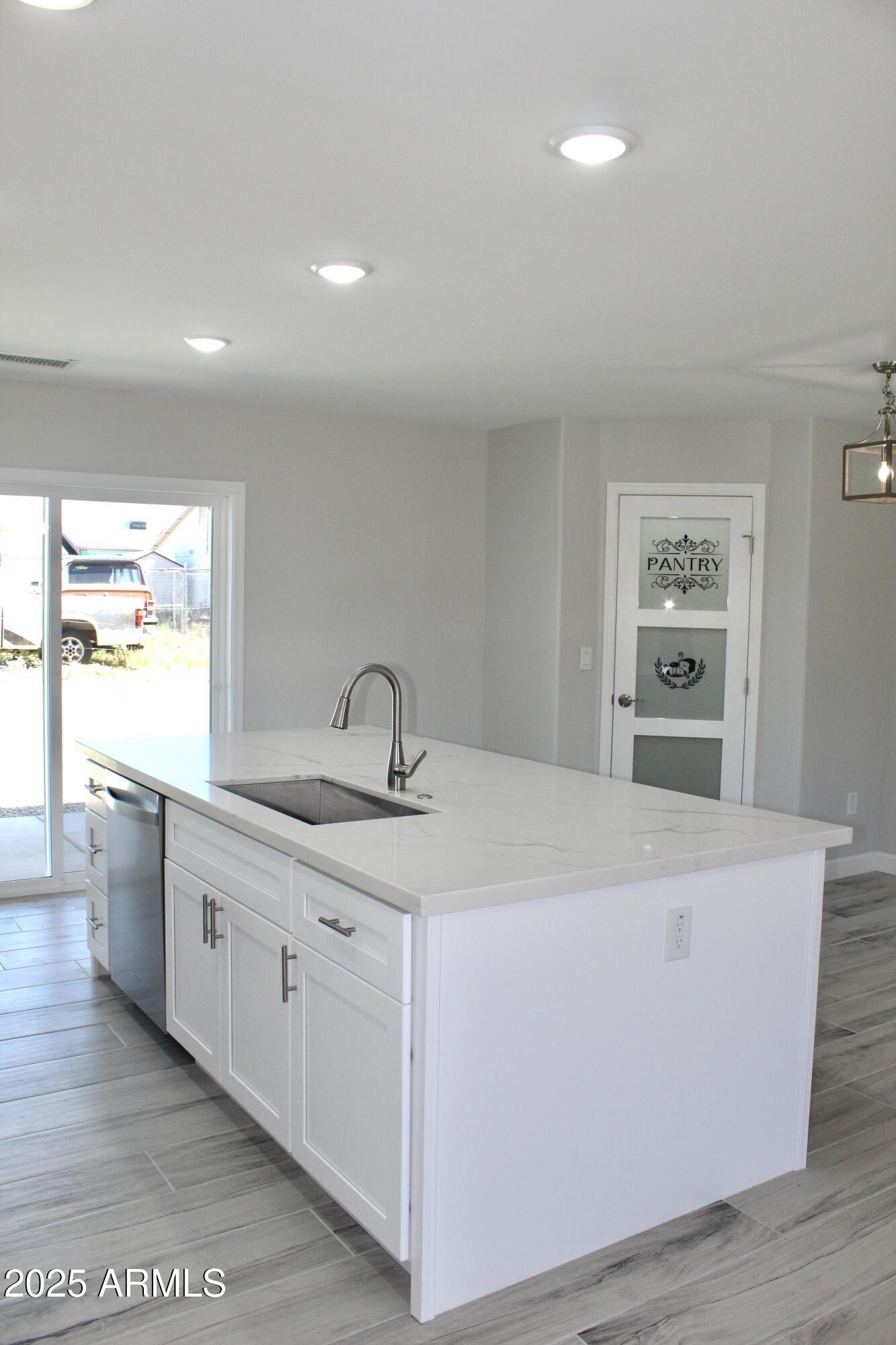 20134 E Lakeside Road