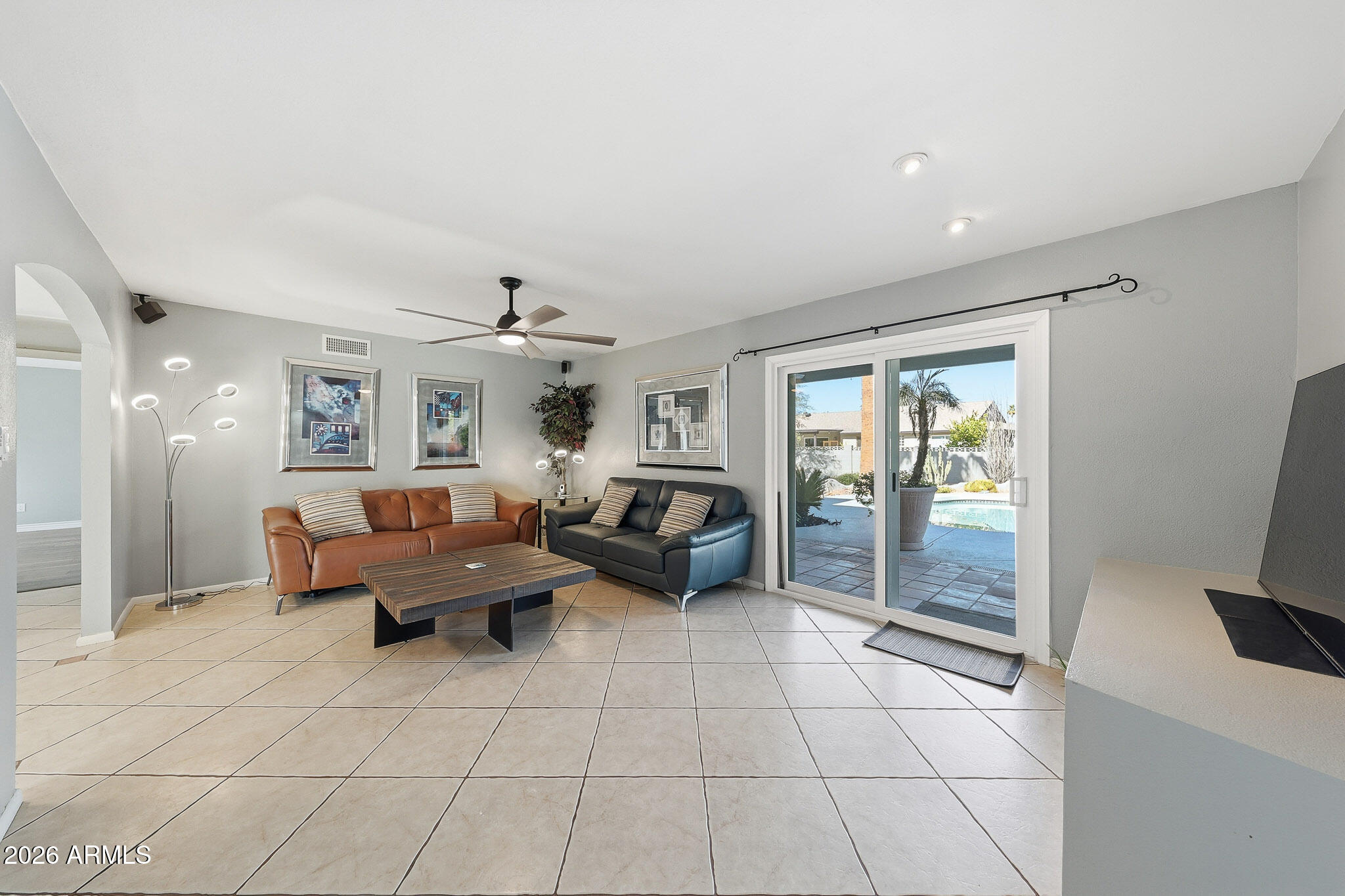 612 E BROOK HOLLOW Drive