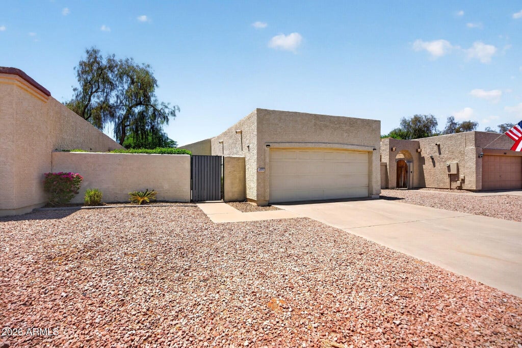 Photo of 1777 W El Monte Place, Chandler, AZ 85224 (MLS # 7047029)