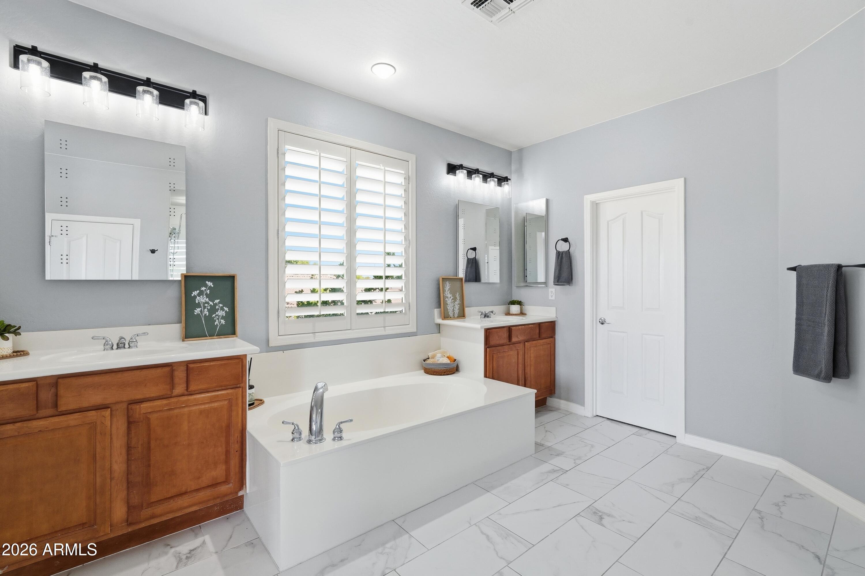 PINELAKE ESTATES - Residential