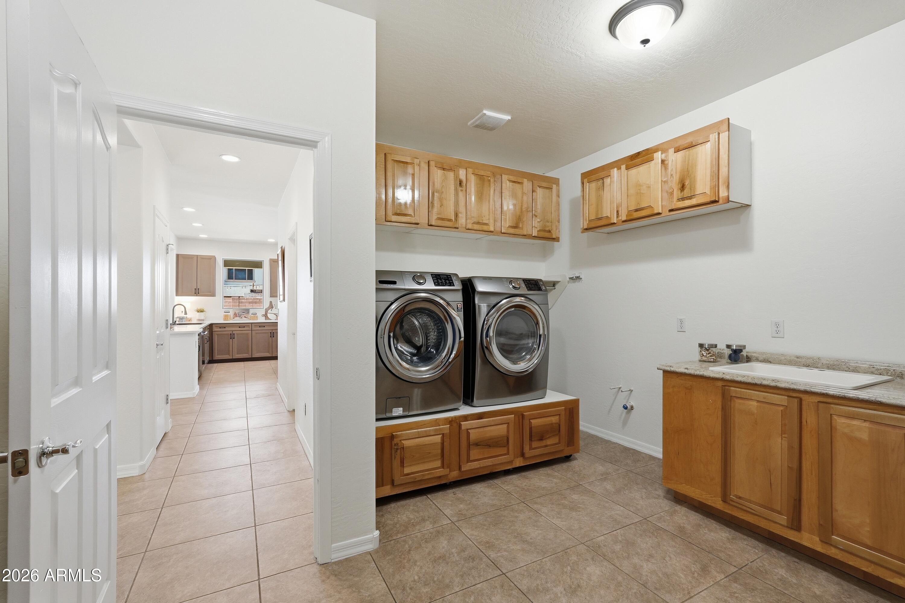 PINELAKE ESTATES - Residential