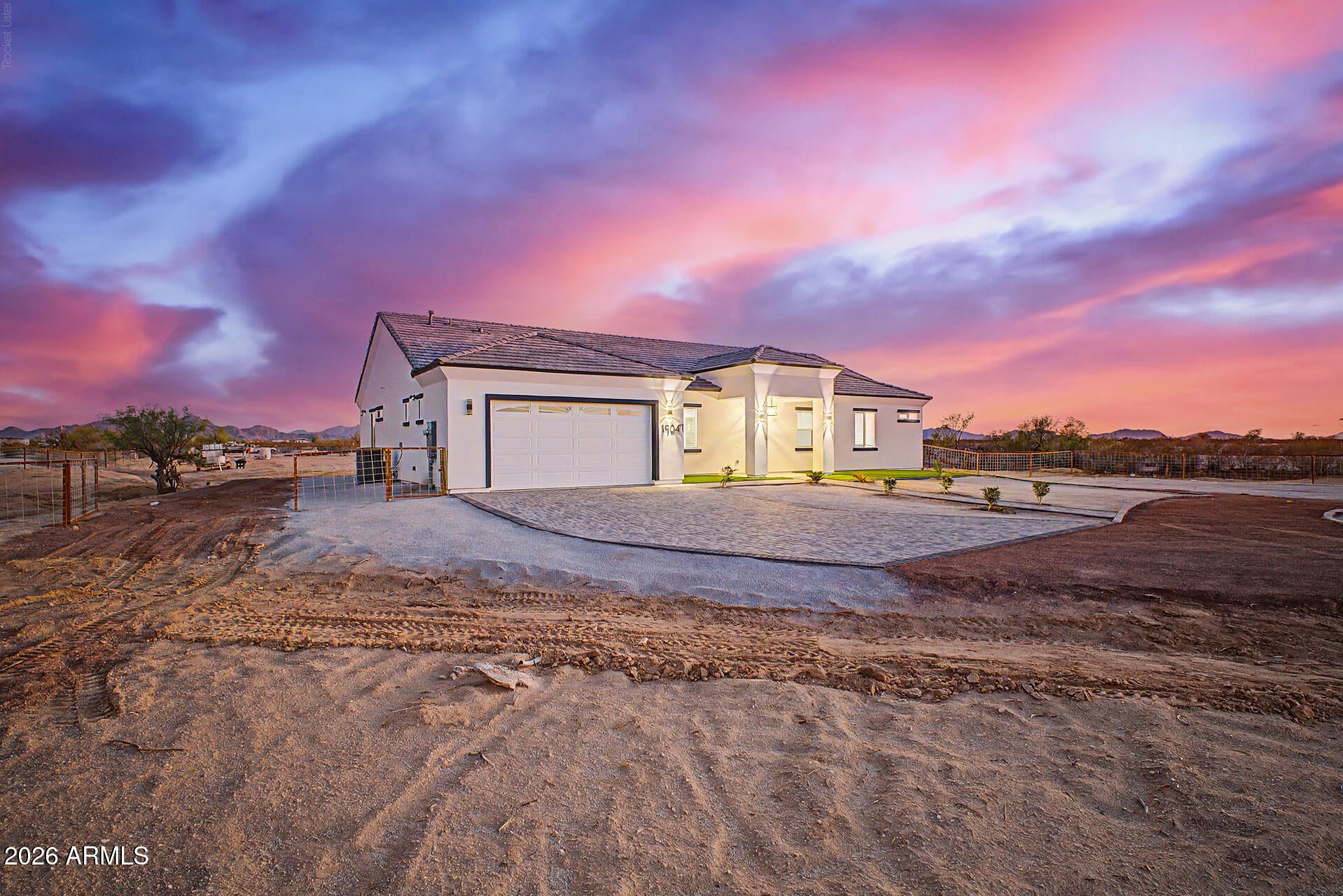 19047 W GRAND CANYON Drive