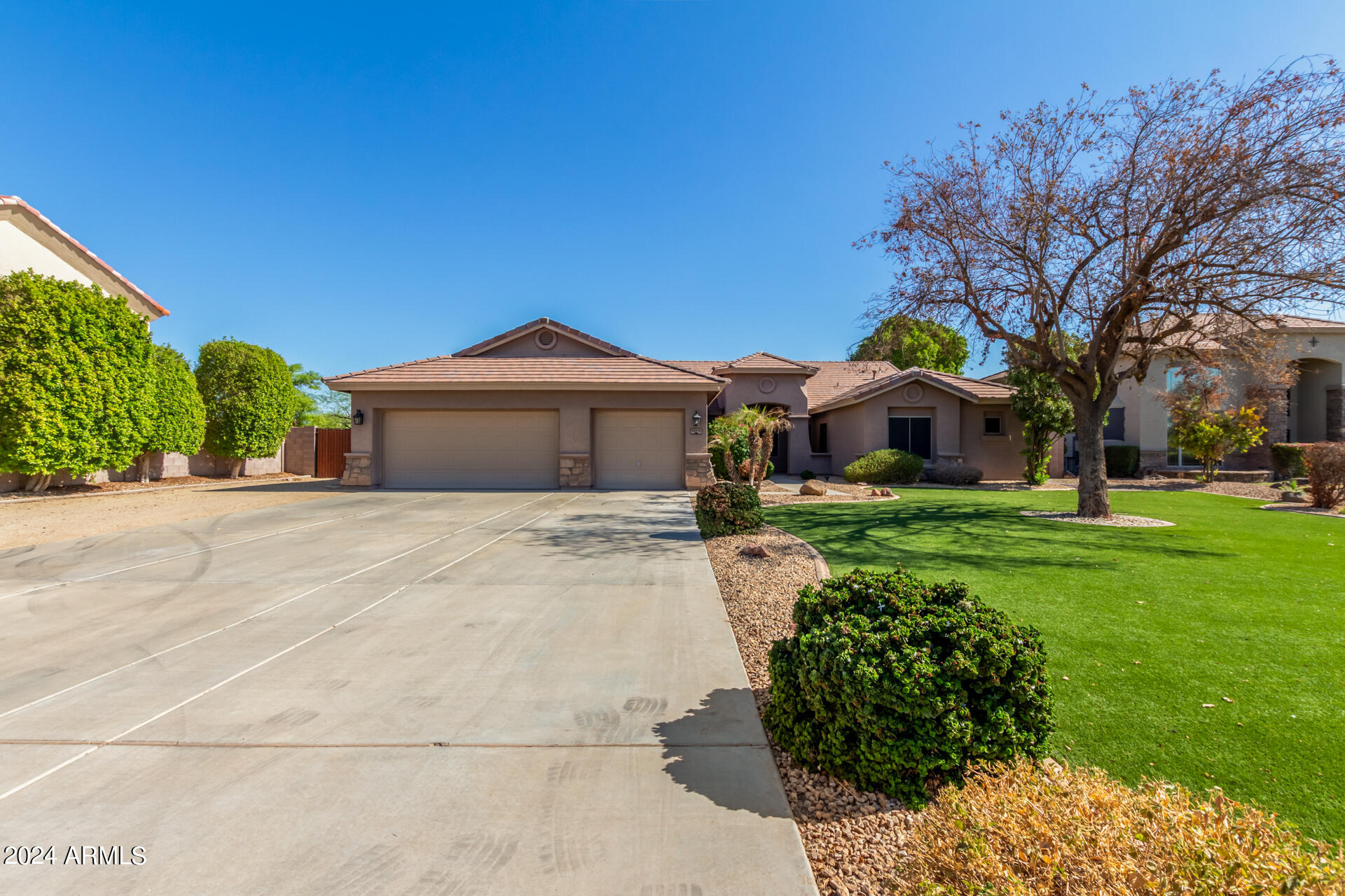 10913 N 153RD Lane