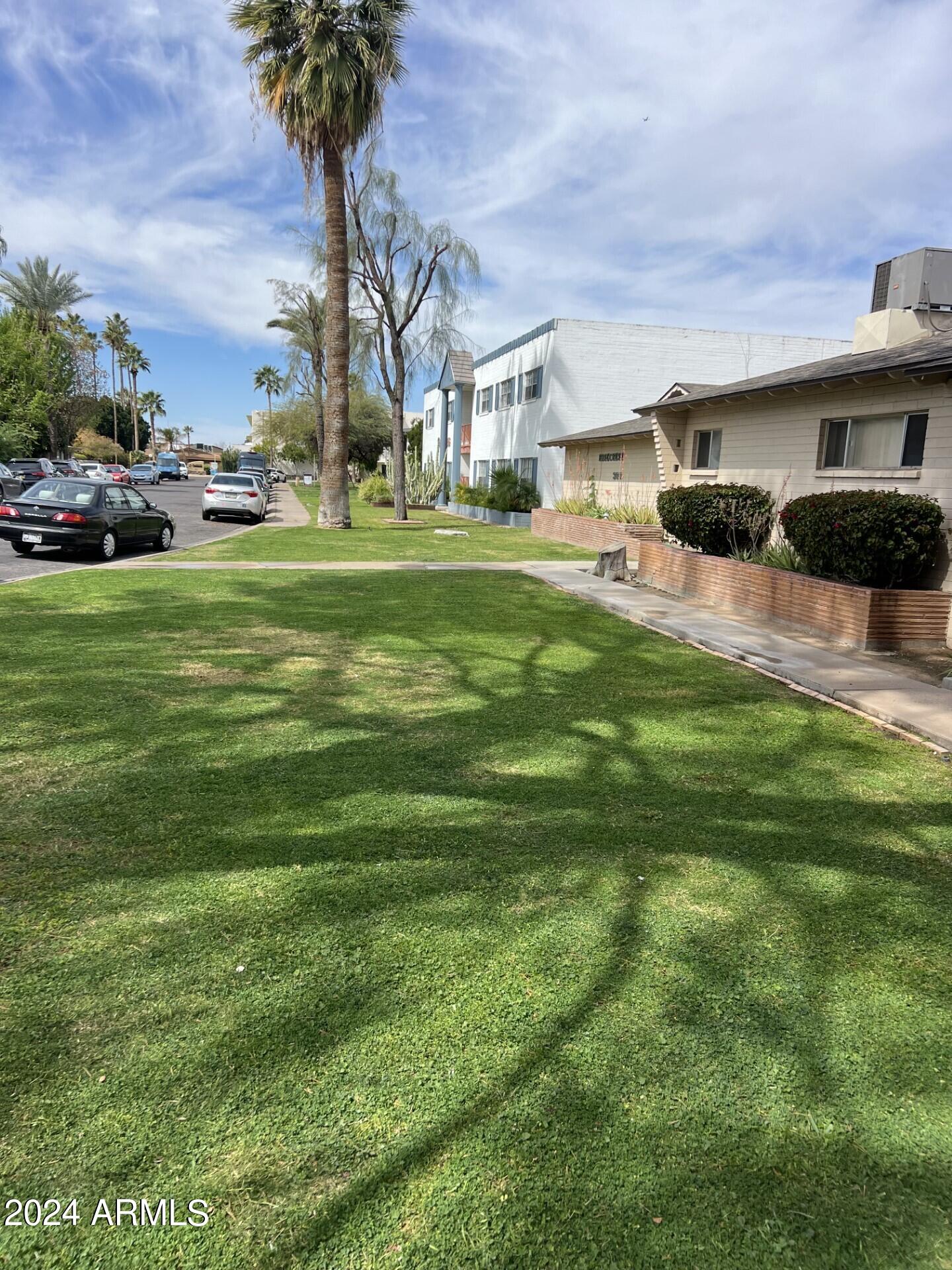 302 W MEDLOCK Drive 10