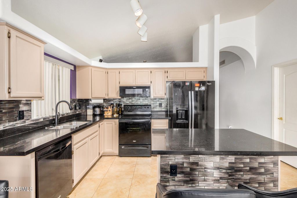 Photo of 1060 W Dava Drive, Tempe, AZ 85283 (MLS # 6870400)