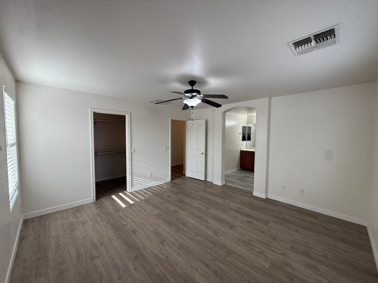 2635 E Vermont Court