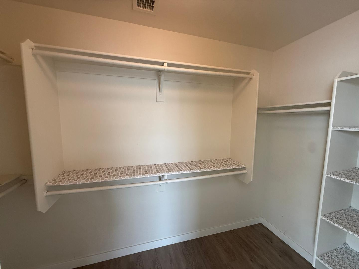 2635 E Vermont Court