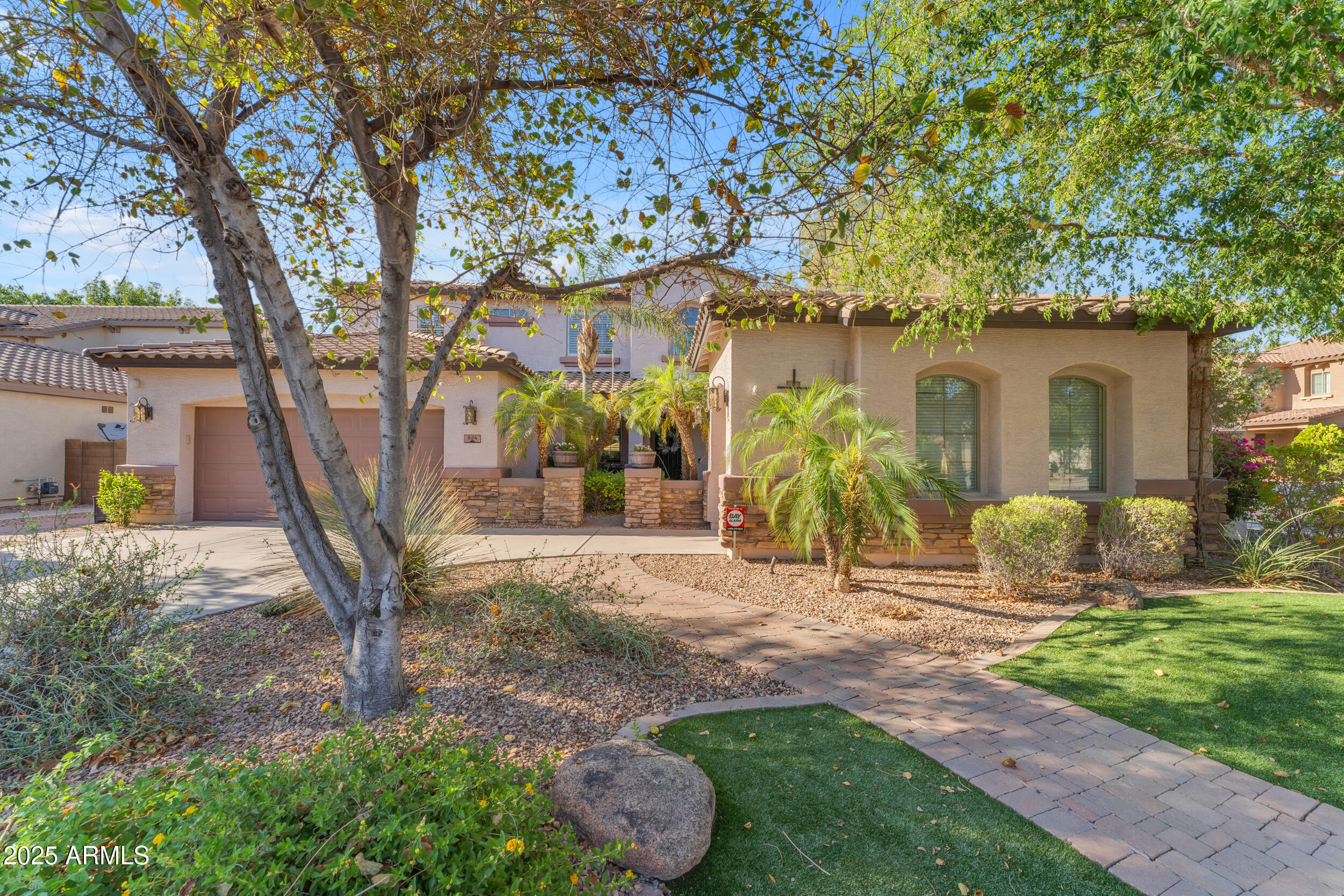 824 W WHITTEN Street