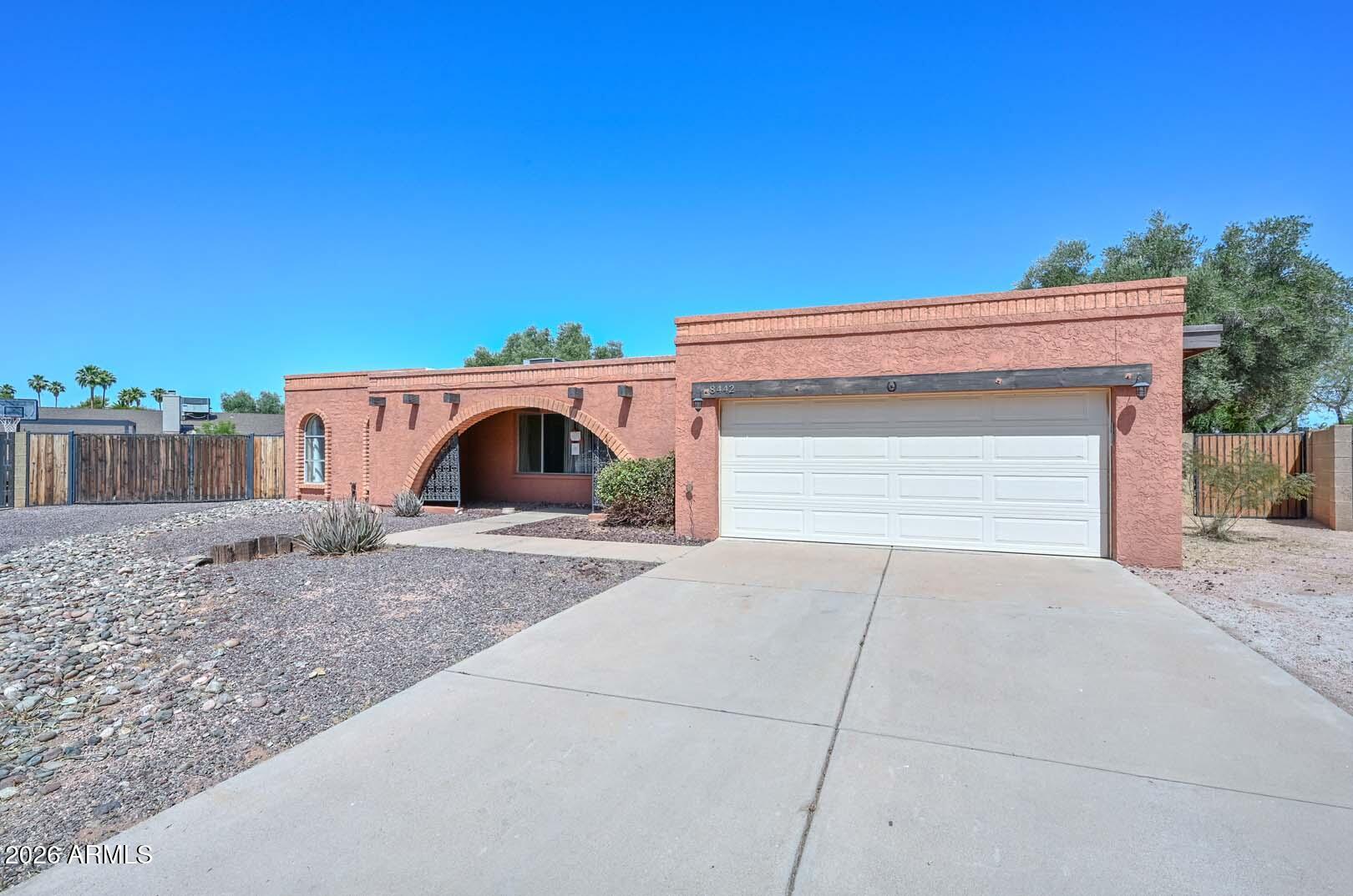 8442 N 48TH Drive