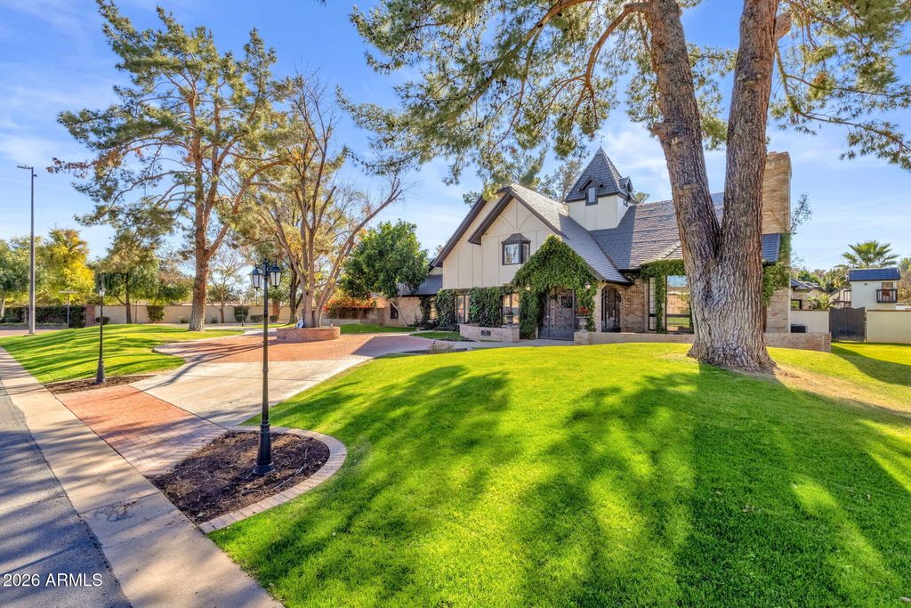 Photo of 721 E San Pedro Avenue, Gilbert, AZ 85234 (MLS # 6959159)