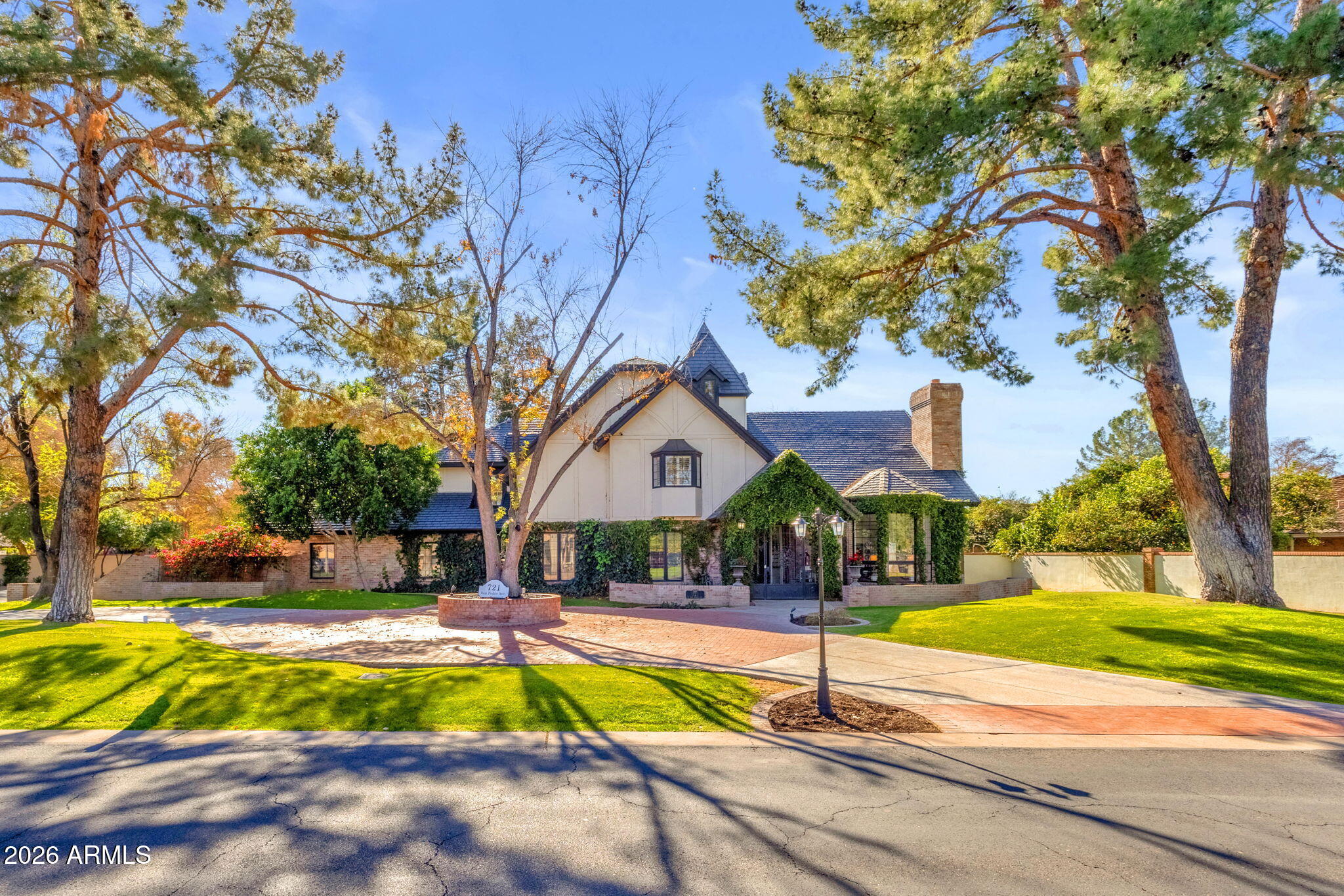 721 E SAN PEDRO Avenue