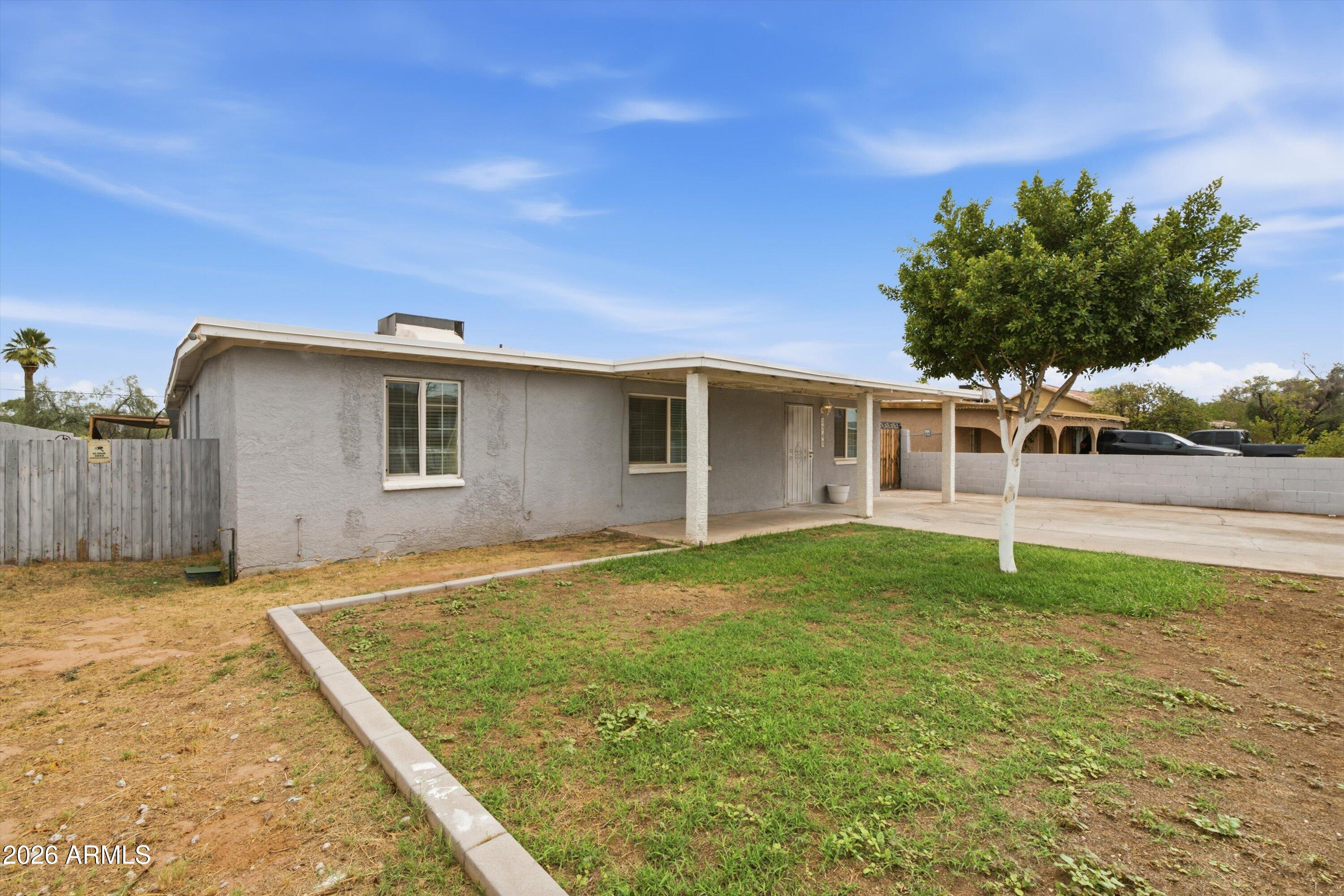 1742 W ROESER Road