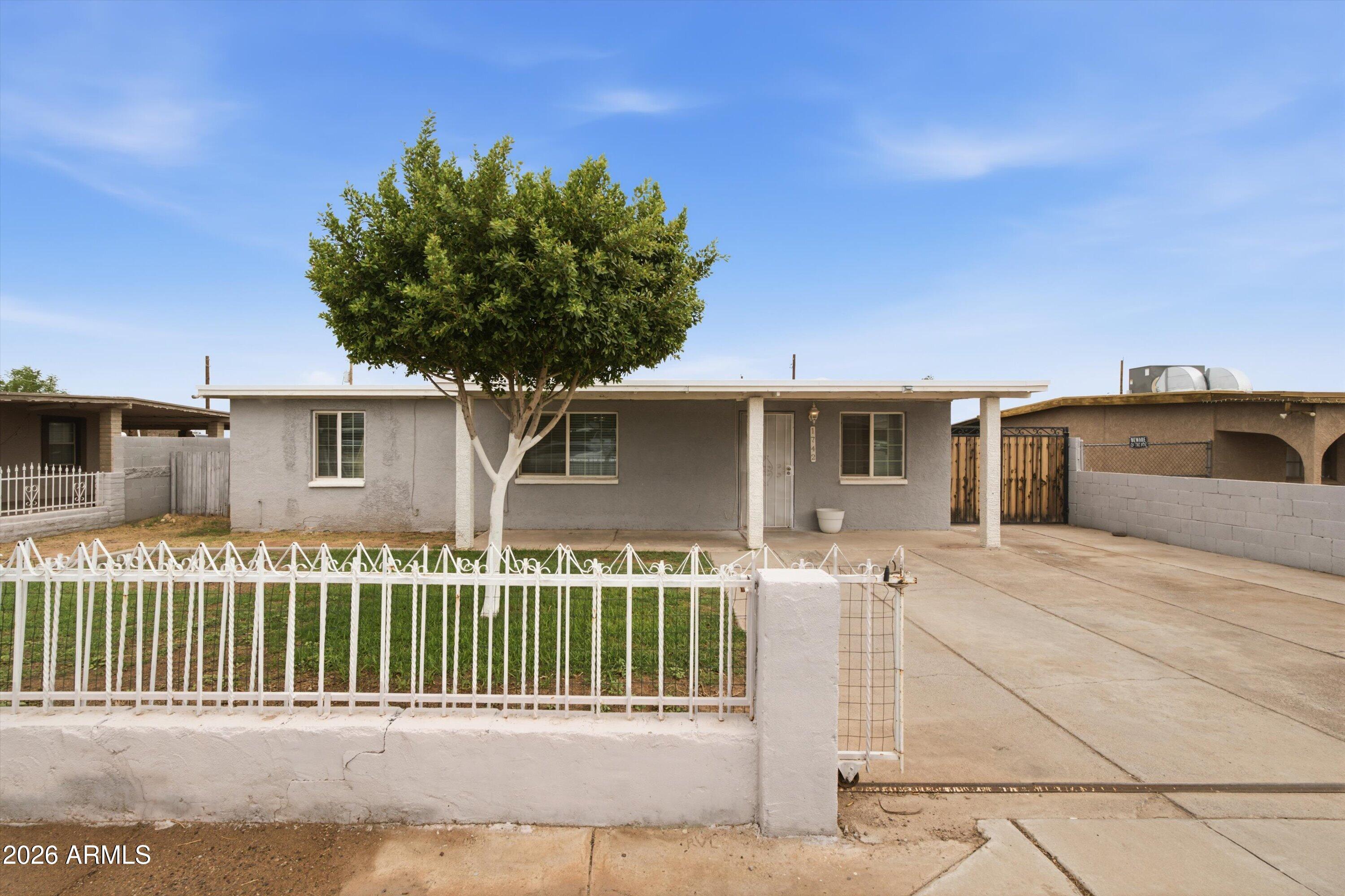 1742 W ROESER Road