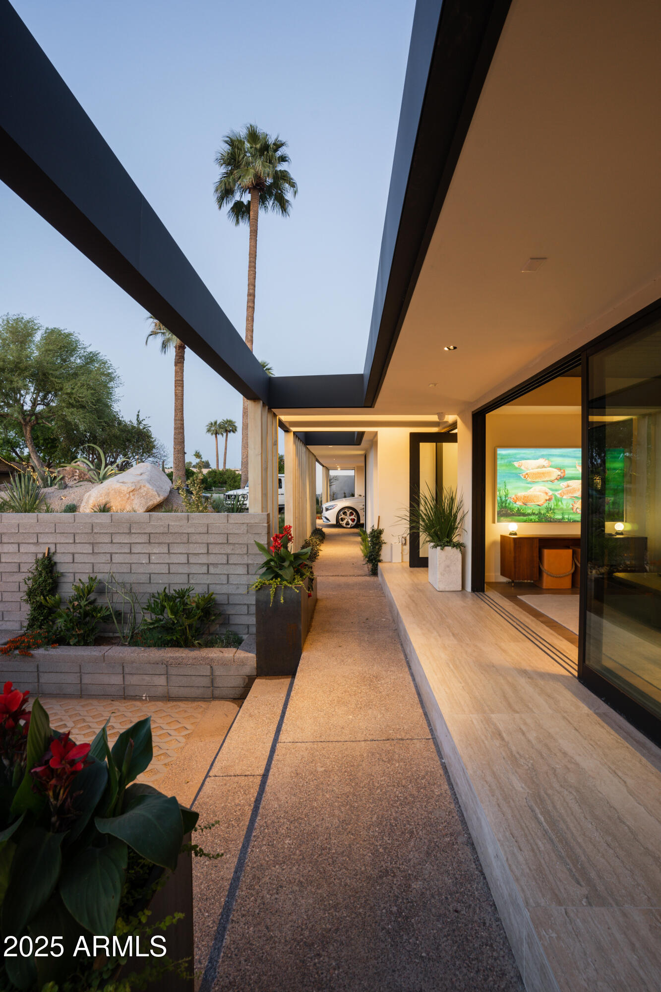 5311 E MITCHELL Drive