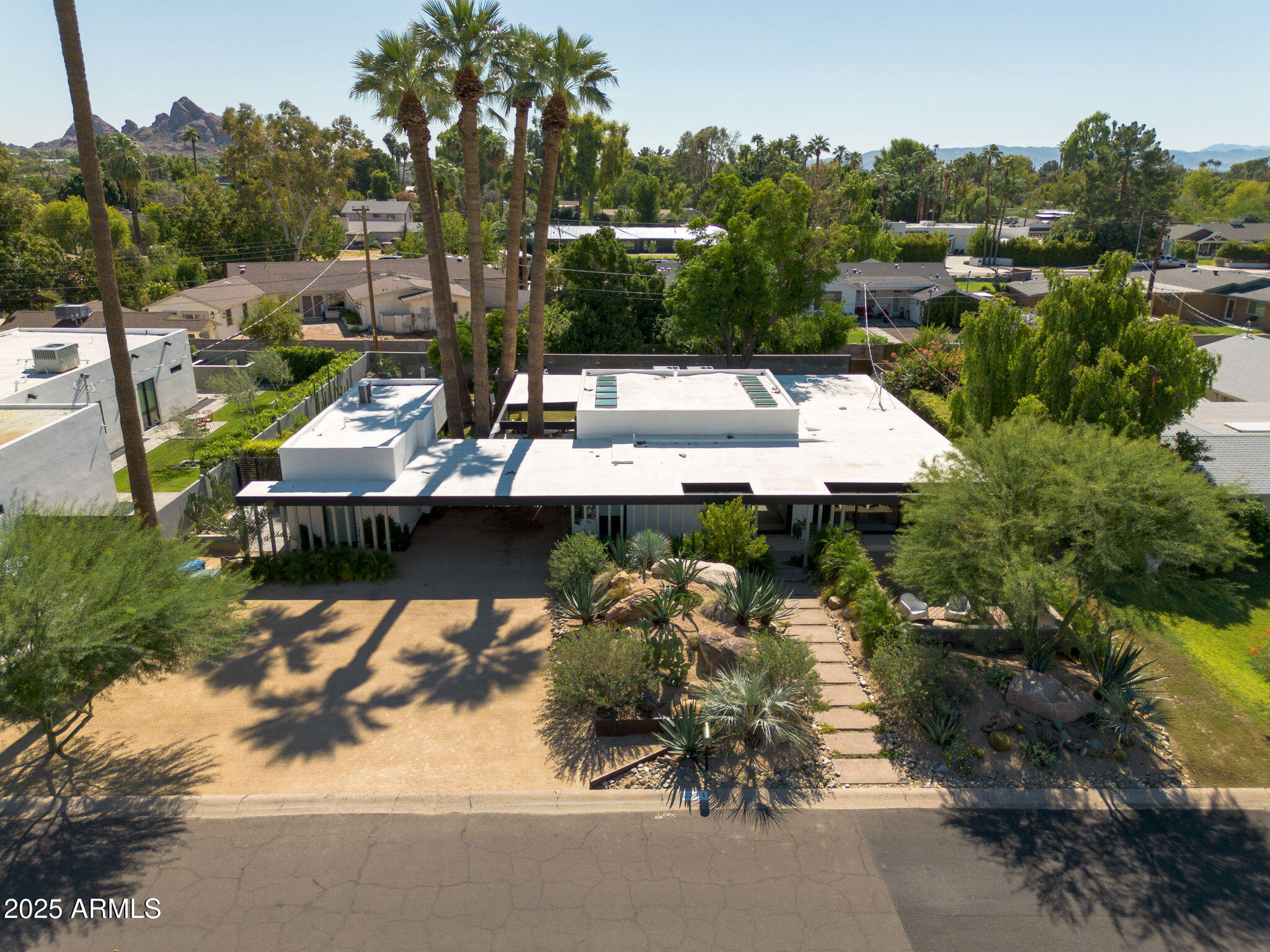 5311 E MITCHELL Drive